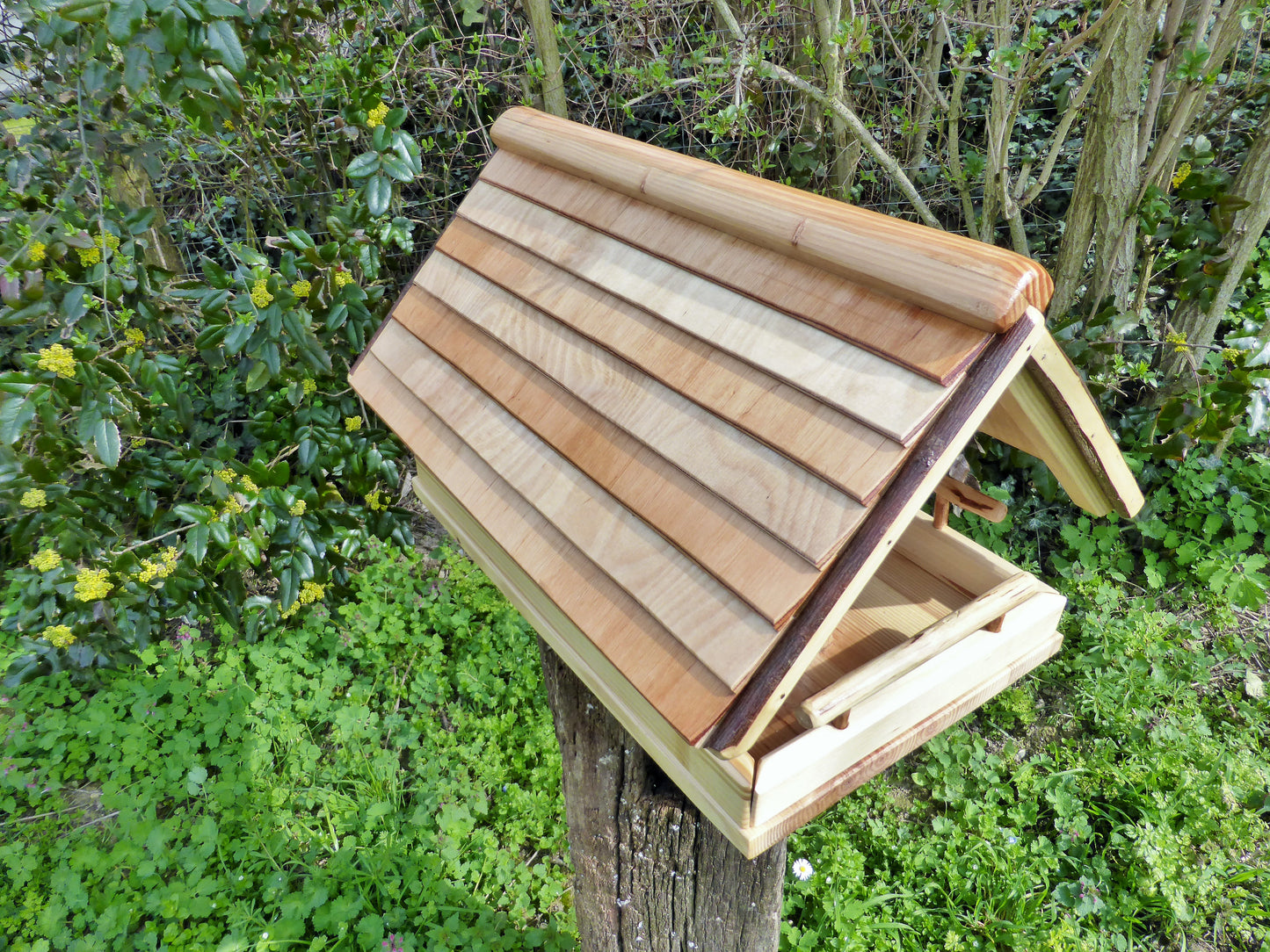 Vogelfutterhaus groß Vogelhäuschen Vogelfutterstation Handarbeit Umweltfreundlich - BalkanwoodDesign Handmade