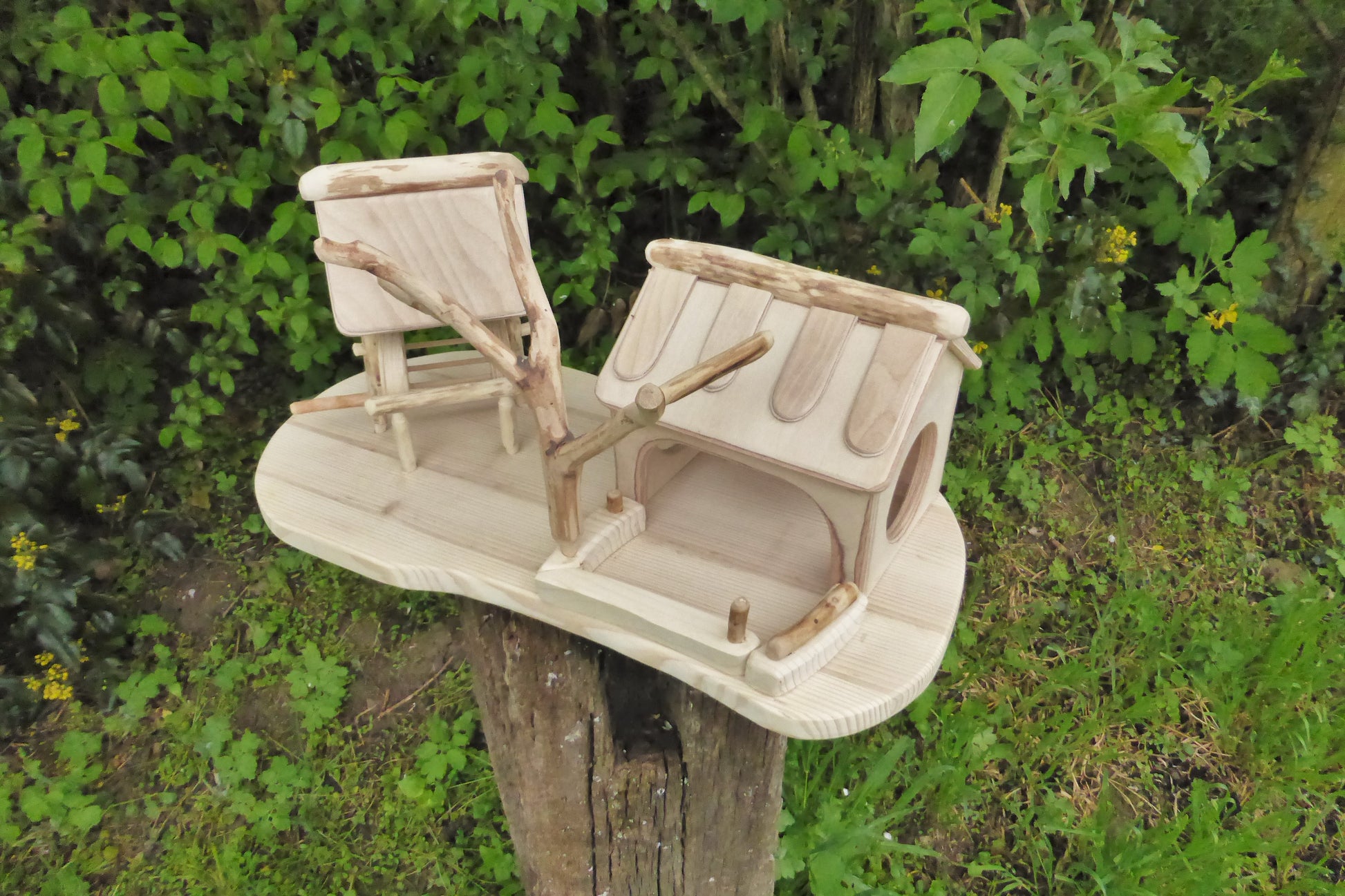 Vogelhaus mit Meisenknödelhalter  Bird house with fat ball holder - BalkanwoodDesign Handmade