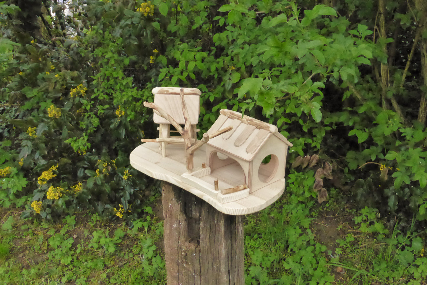 Vogelhaus mit Meisenknödelhalter Bird house with fat ball holder - BalkanwoodDesign Handmade
