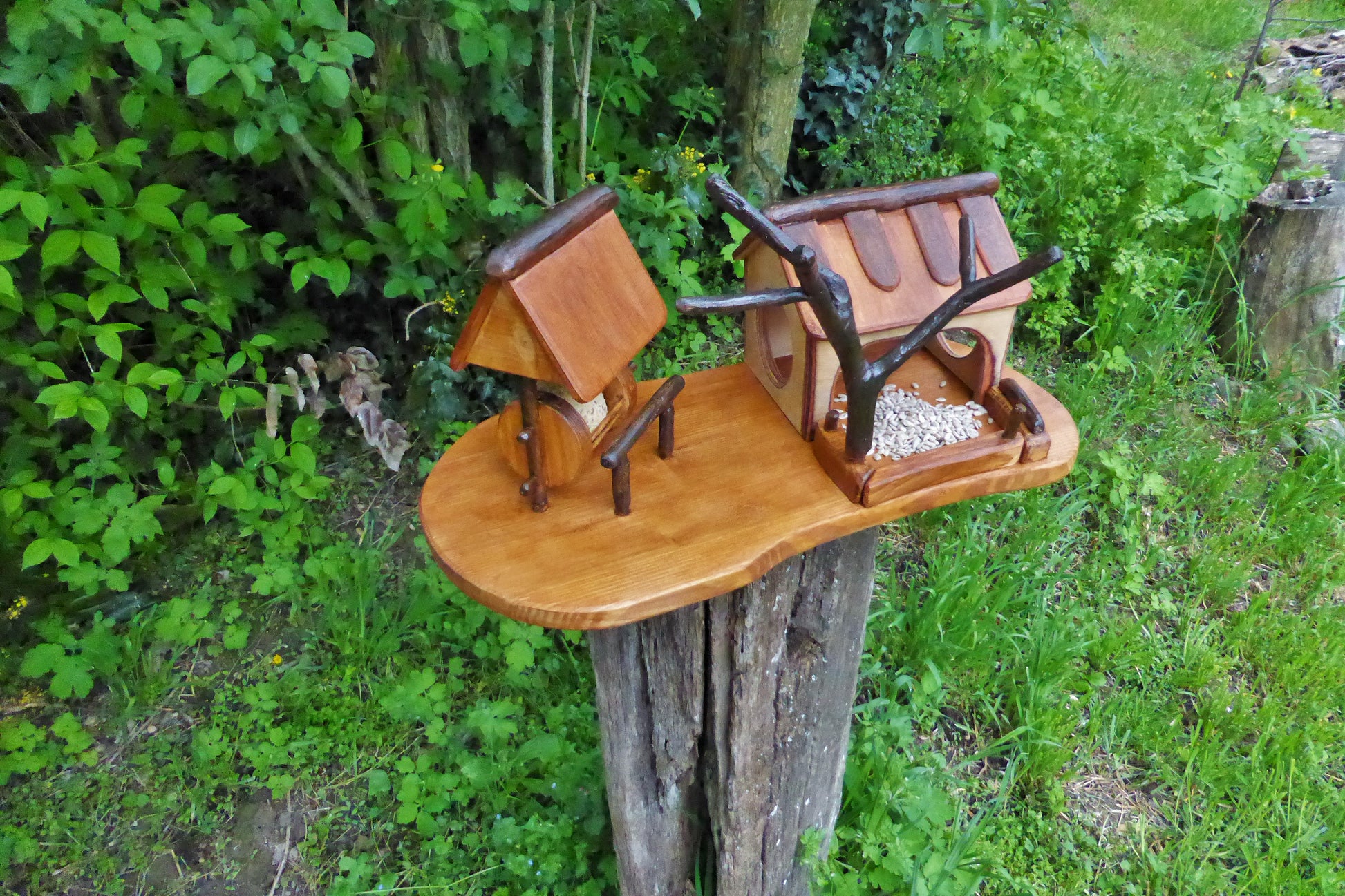 Vogelhaus mit Meisenknödelhalter  Bird house with fat ball holder - BalkanwoodDesign Handmade