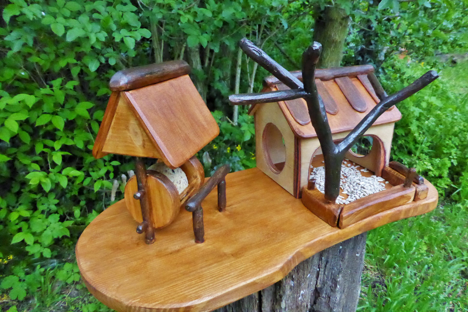 Vogelhaus mit Meisenknödelhalter  Bird house with fat ball holder - BalkanwoodDesign Handmade