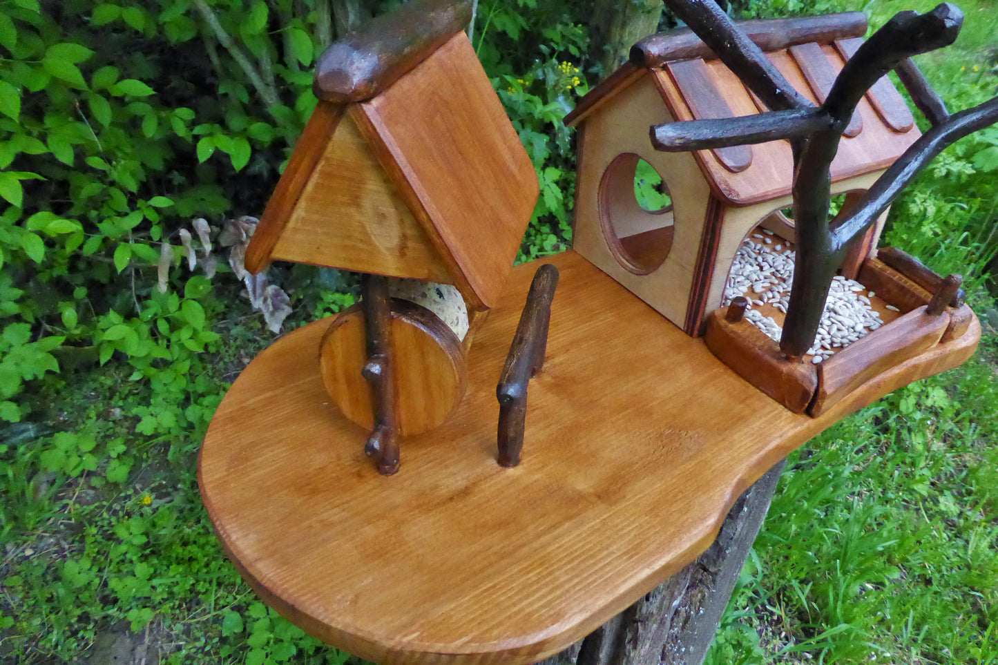 Vogelhaus mit Meisenknödelhalter Bird house with fat ball holder - BalkanwoodDesign Handmade