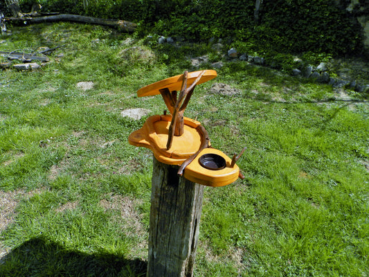 Vogelfutterhaus mit Tränke  Vogeltränke  Aufwendige Handarbeit  Up-cycling-Tränke und uraltes Holz - BalkanwoodDesign Handmade