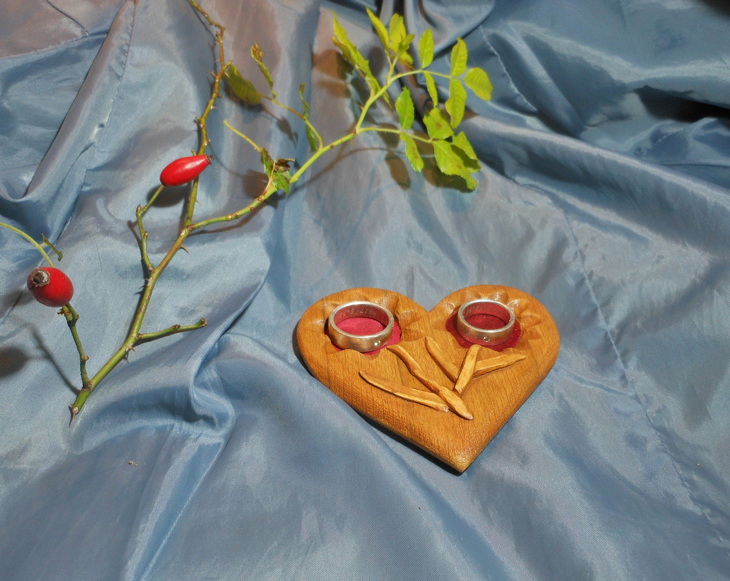 Ringkissen aus Holz Herz Hochzeit Trauzeuge Trauringe Eheringe Wooden Ring Pillow Heart Wedding Wedding Wedding Rings - BalkanwoodDesign Handmade