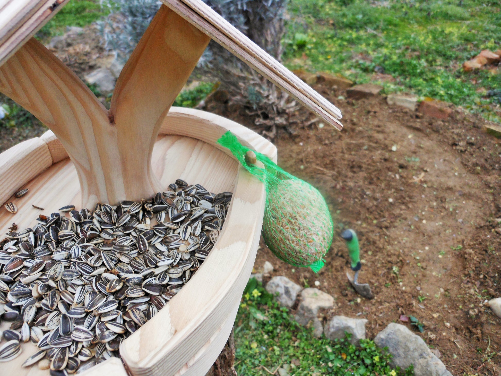 Vogelfutterhaus klein Handarbeit unbehandeltes  Altes Nadelholz zum Selbstbemalen - BalkanwoodDesign Handmade