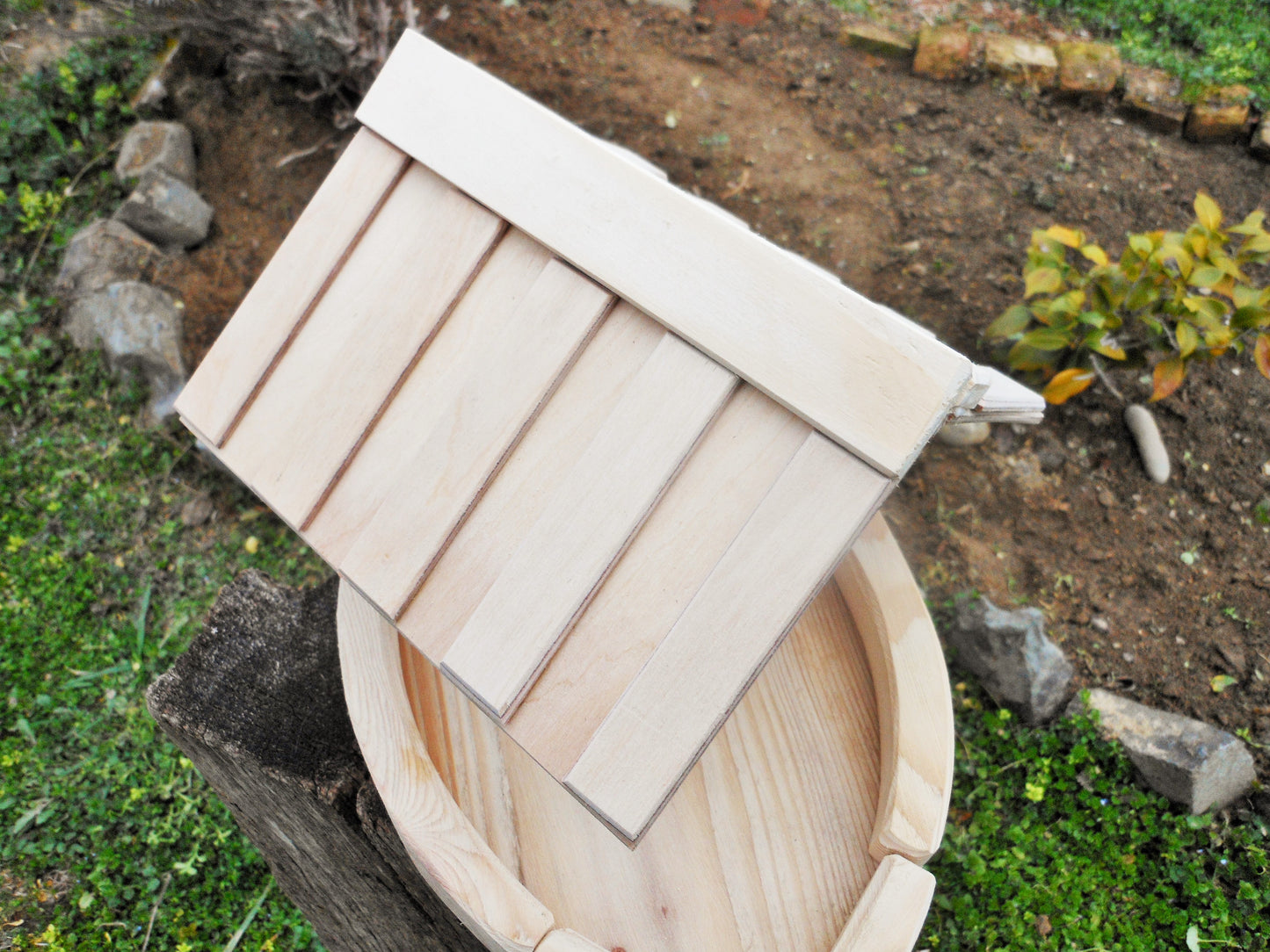 Vogelfutterhaus klein Handarbeit unbehandeltes Altes Nadelholz zum Selbstbemalen - BalkanwoodDesign Handmade