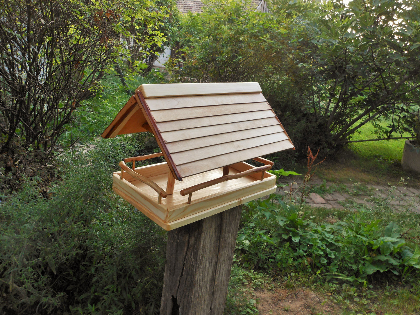 Vogelfutterhaus groß Vogelhäuschen Vogelfutterstation Handarbeit Umweltfreundlich - BalkanwoodDesign Handmade