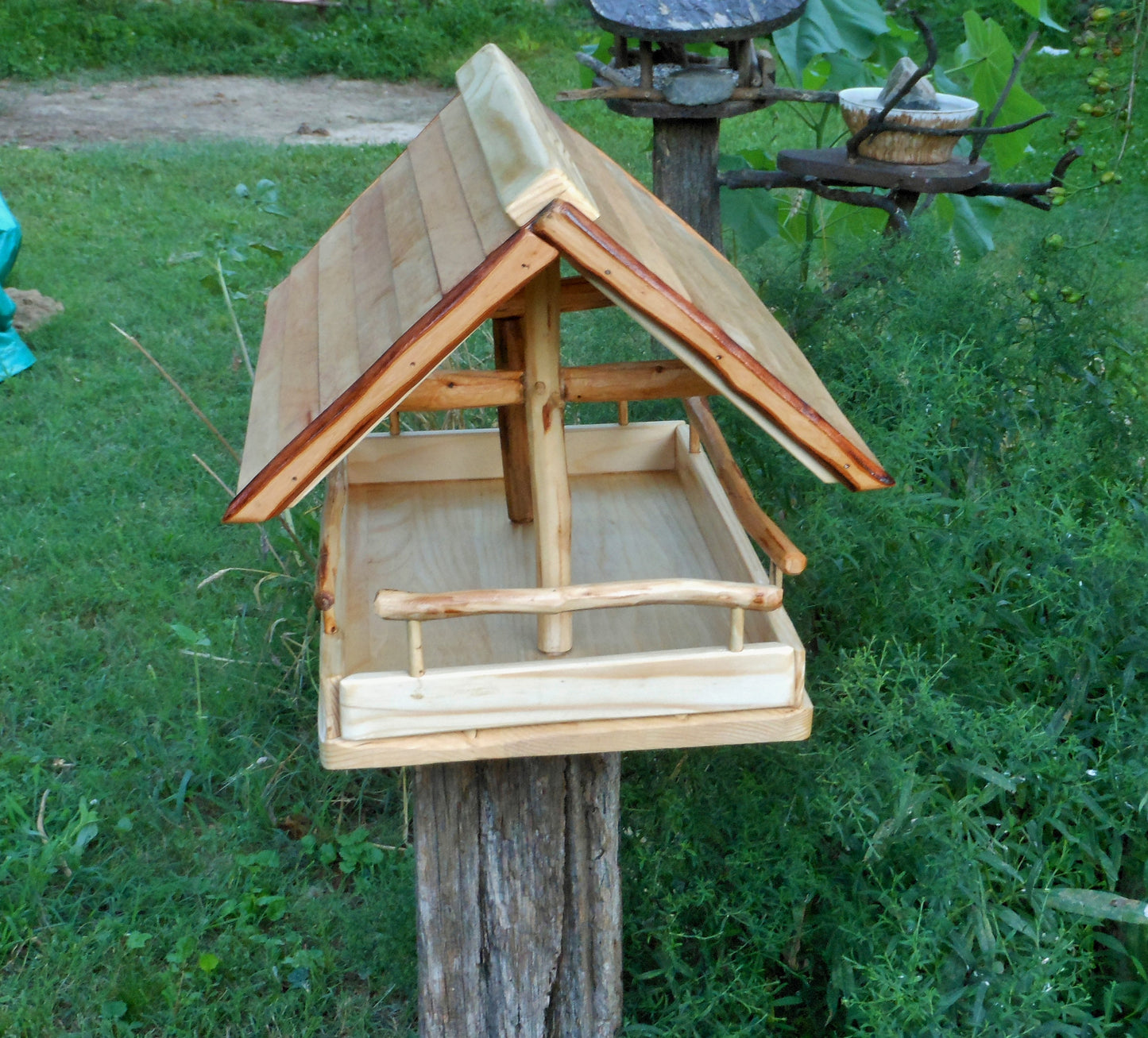 Vogelfutterhaus groß Vogelhäuschen Vogelfutterstation Handarbeit Umweltfreundlich - BalkanwoodDesign Handmade