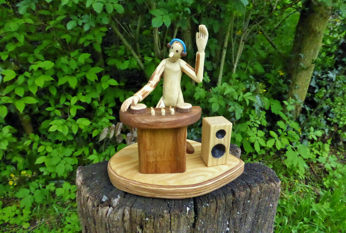 Holzfiguren und Holzkunst  Woodenfigures and Woodart