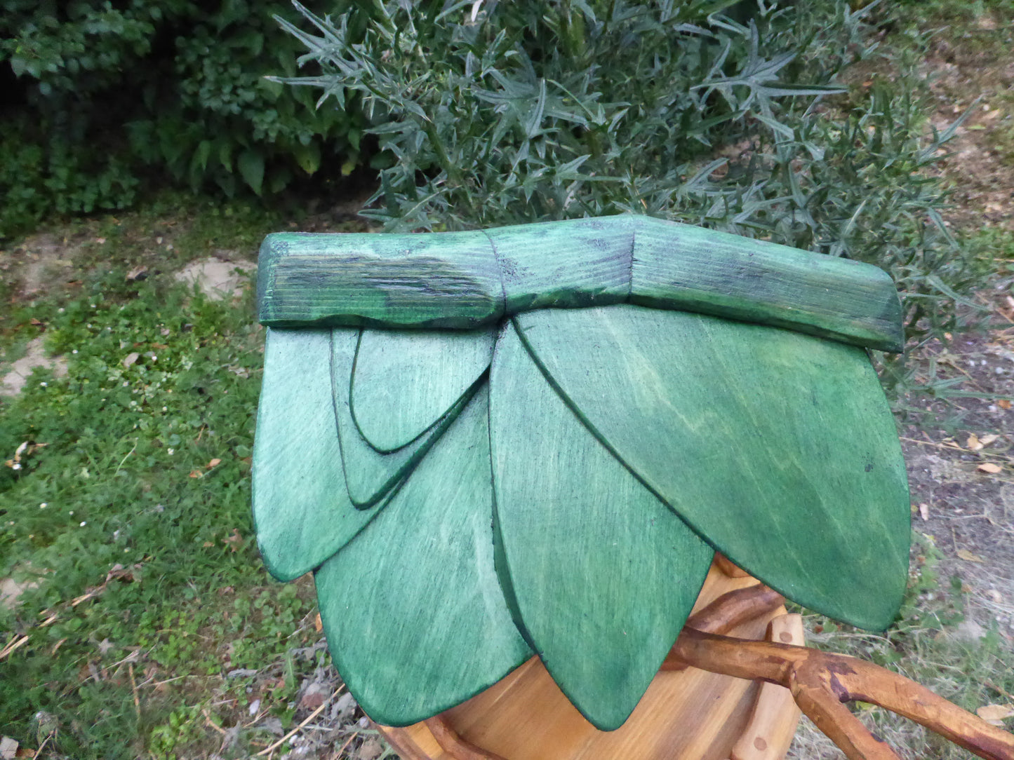 Vogelhaus Naturform mit grünem Dach