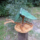 Vogelhaus Naturform mit grünem Dach