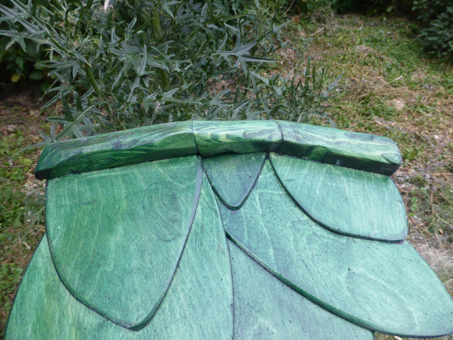 Vogelhaus Naturform mit grünem Dach