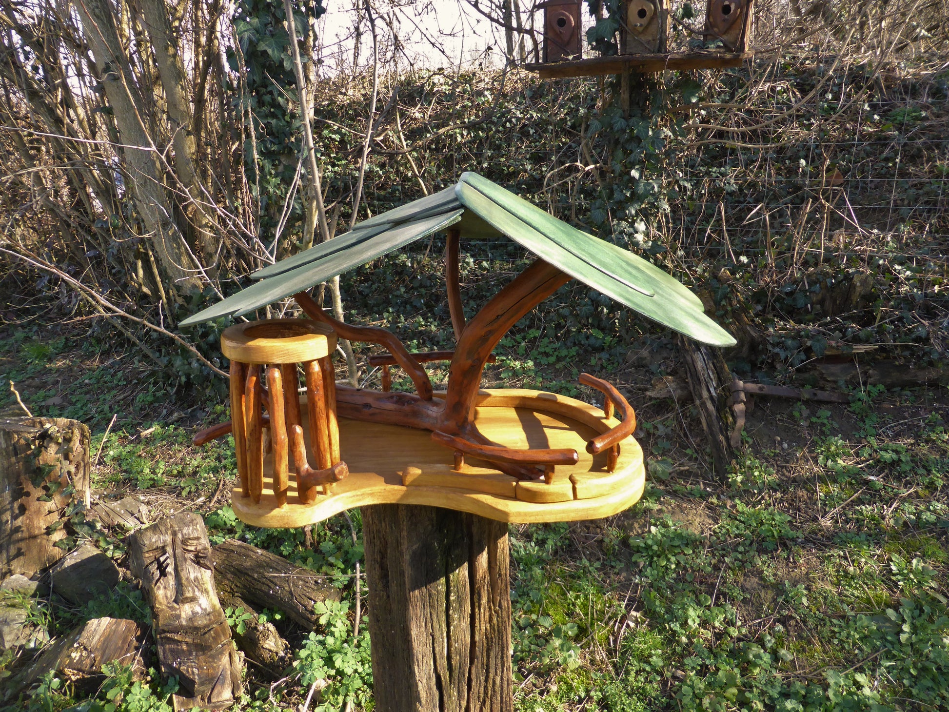 Vogelfutterhaus mit grünem Dach und Meisenknödelhalter - BalkanwoodDesign Handmade