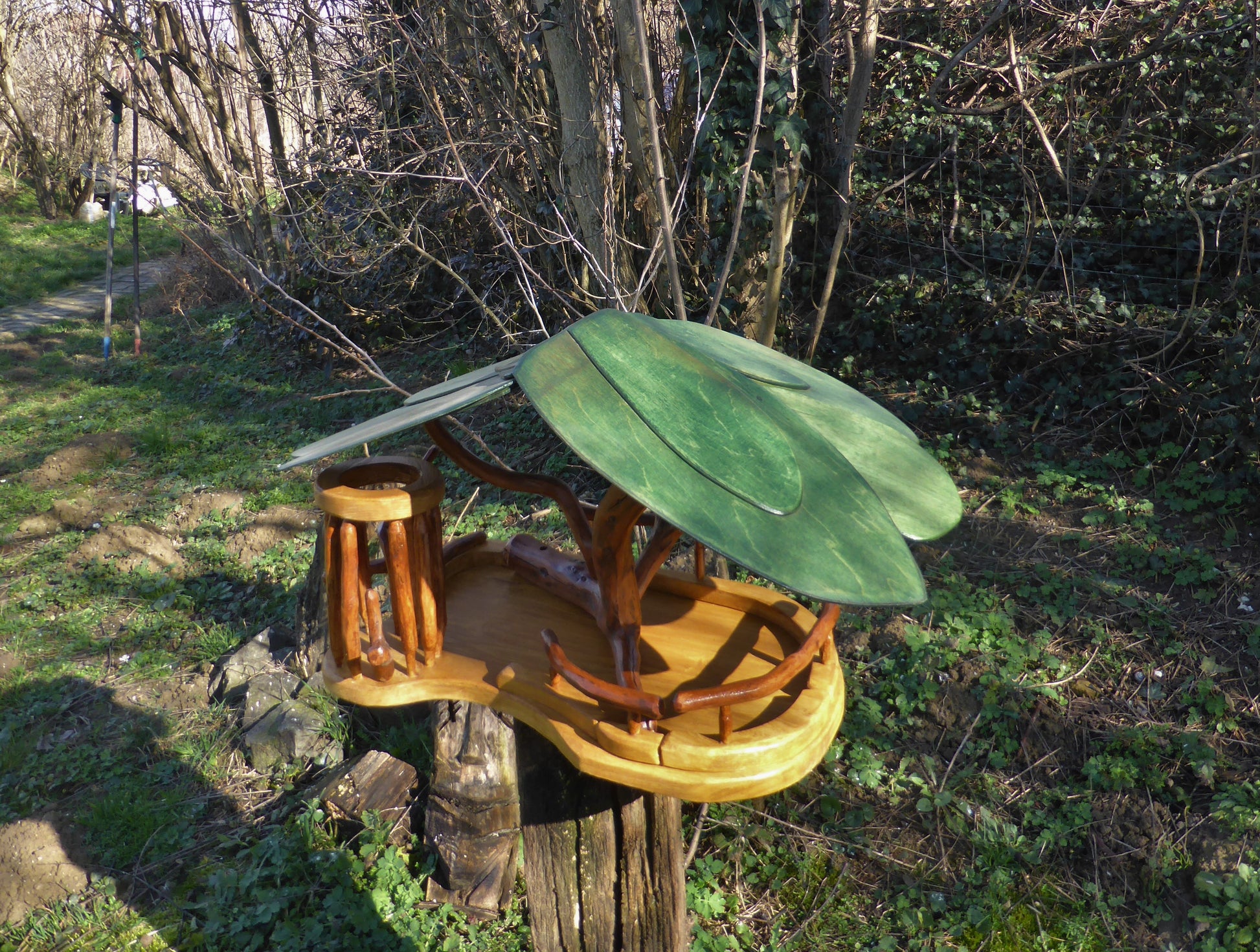 Vogelfutterhaus mit grünem Dach und Meisenknödelhalter - BalkanwoodDesign Handmade