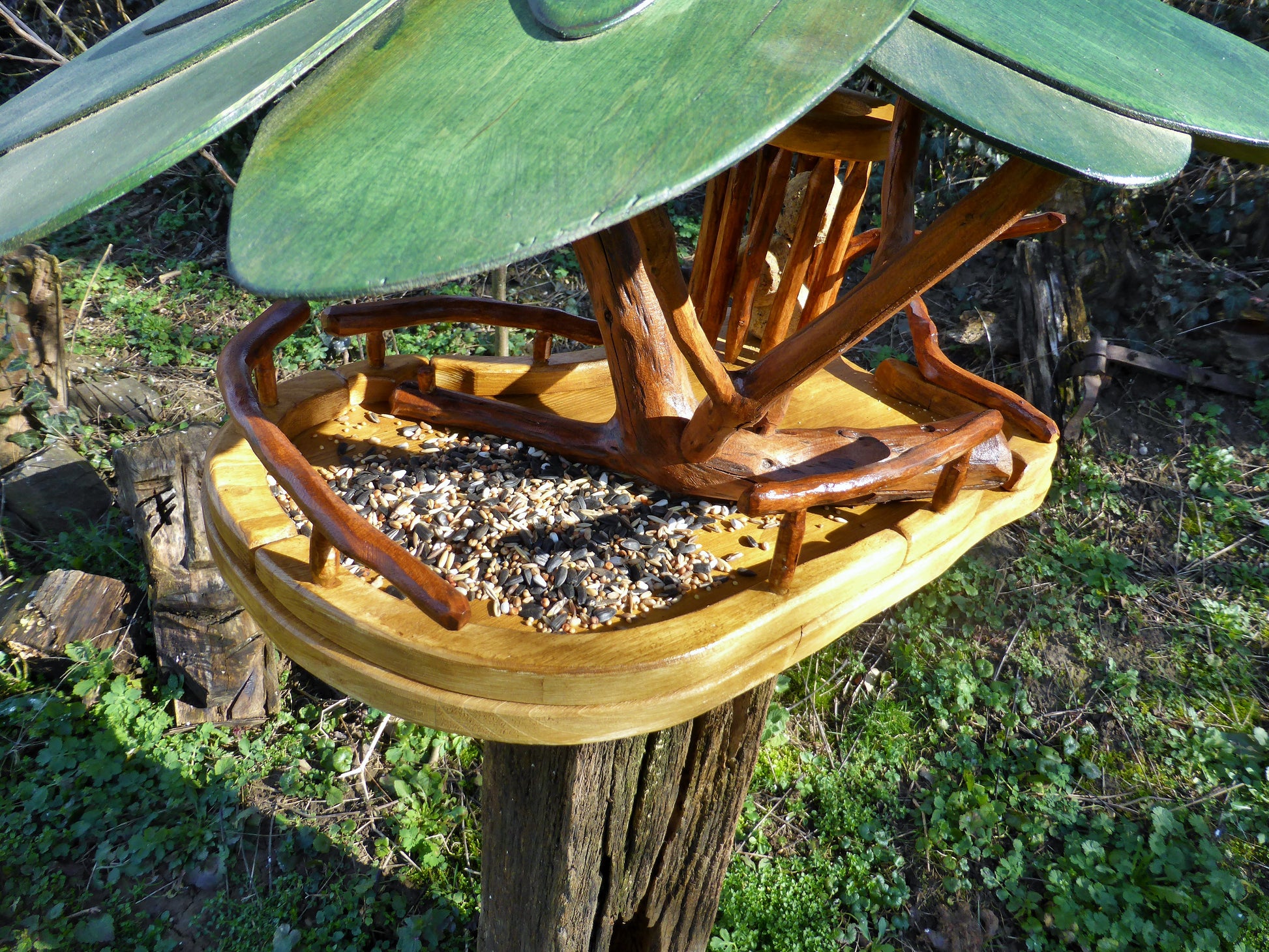 Vogelfutterhaus mit grünem Dach und Meisenknödelhalter - BalkanwoodDesign Handmade