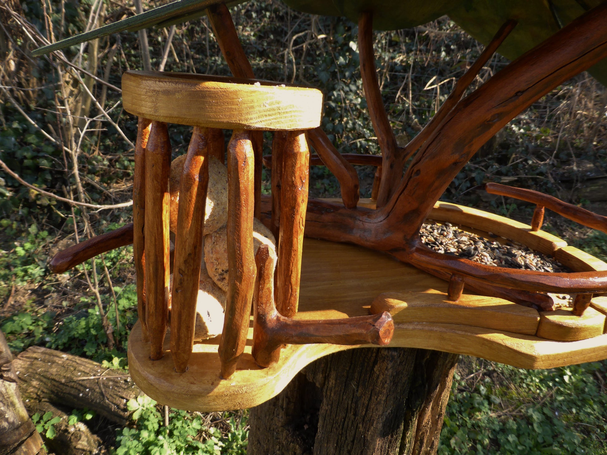 Vogelfutterhaus mit grünem Dach und Meisenknödelhalter - BalkanwoodDesign Handmade