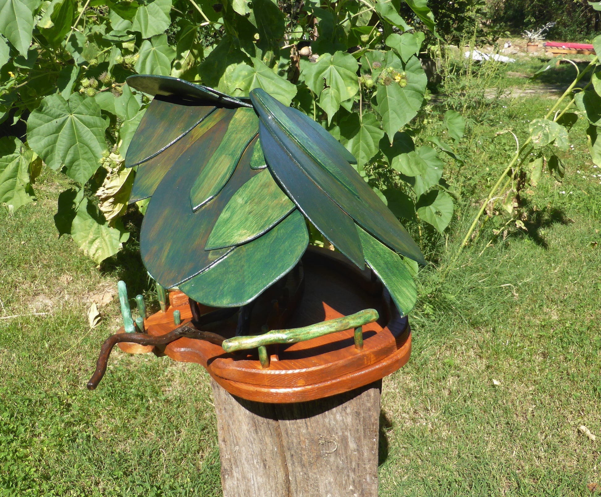 Vogelfutterhaus mit grünem Dach und Meisenknödelhalter - BalkanwoodDesign Handmade