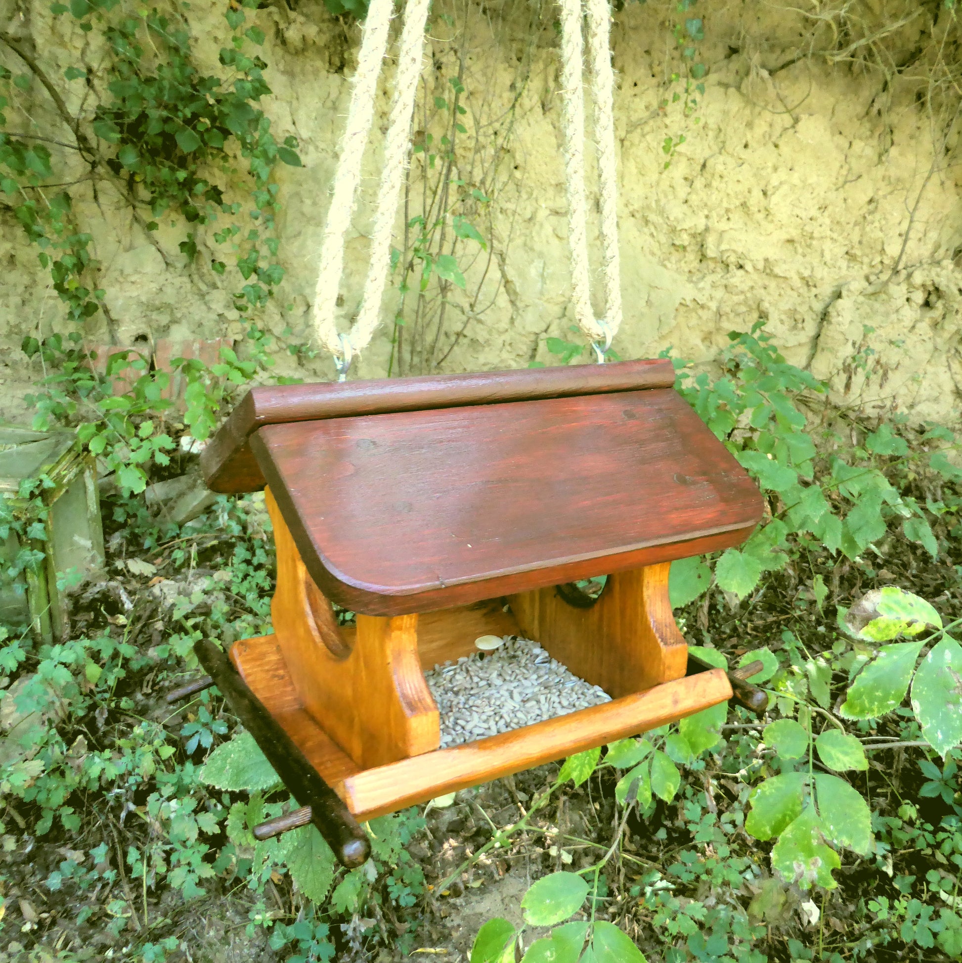 Vogelfutterhaus reine Handarbeit Gartendeko zum aufhängen oder hinstellen - BalkanwoodDesign Handmade