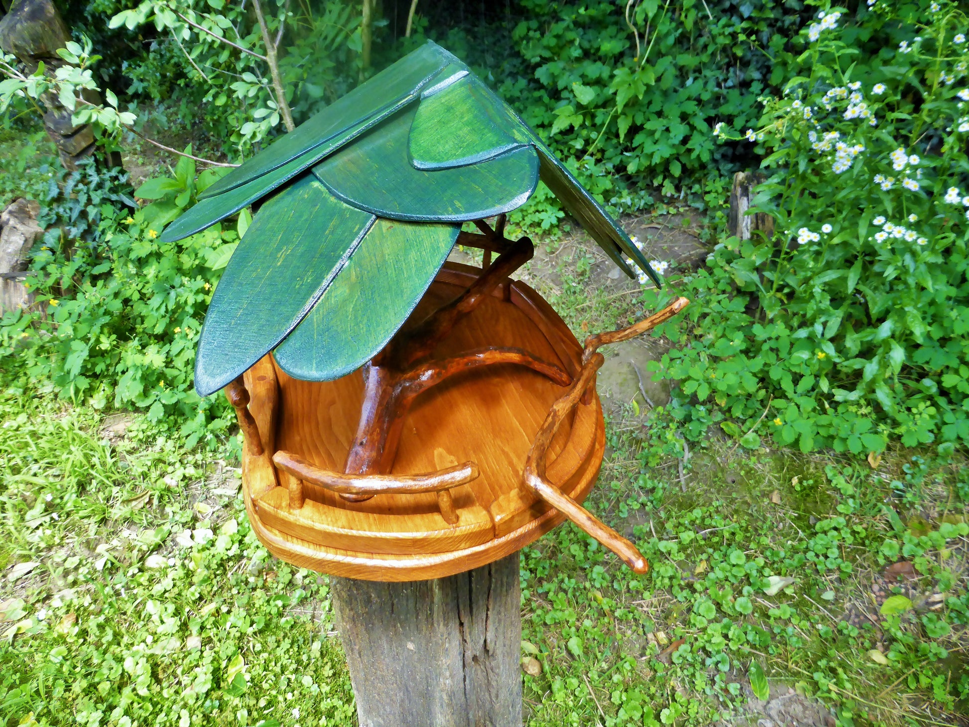 Vogelfutterhaus mit grünem Dach Handarbeit - BalkanwoodDesign Handmade