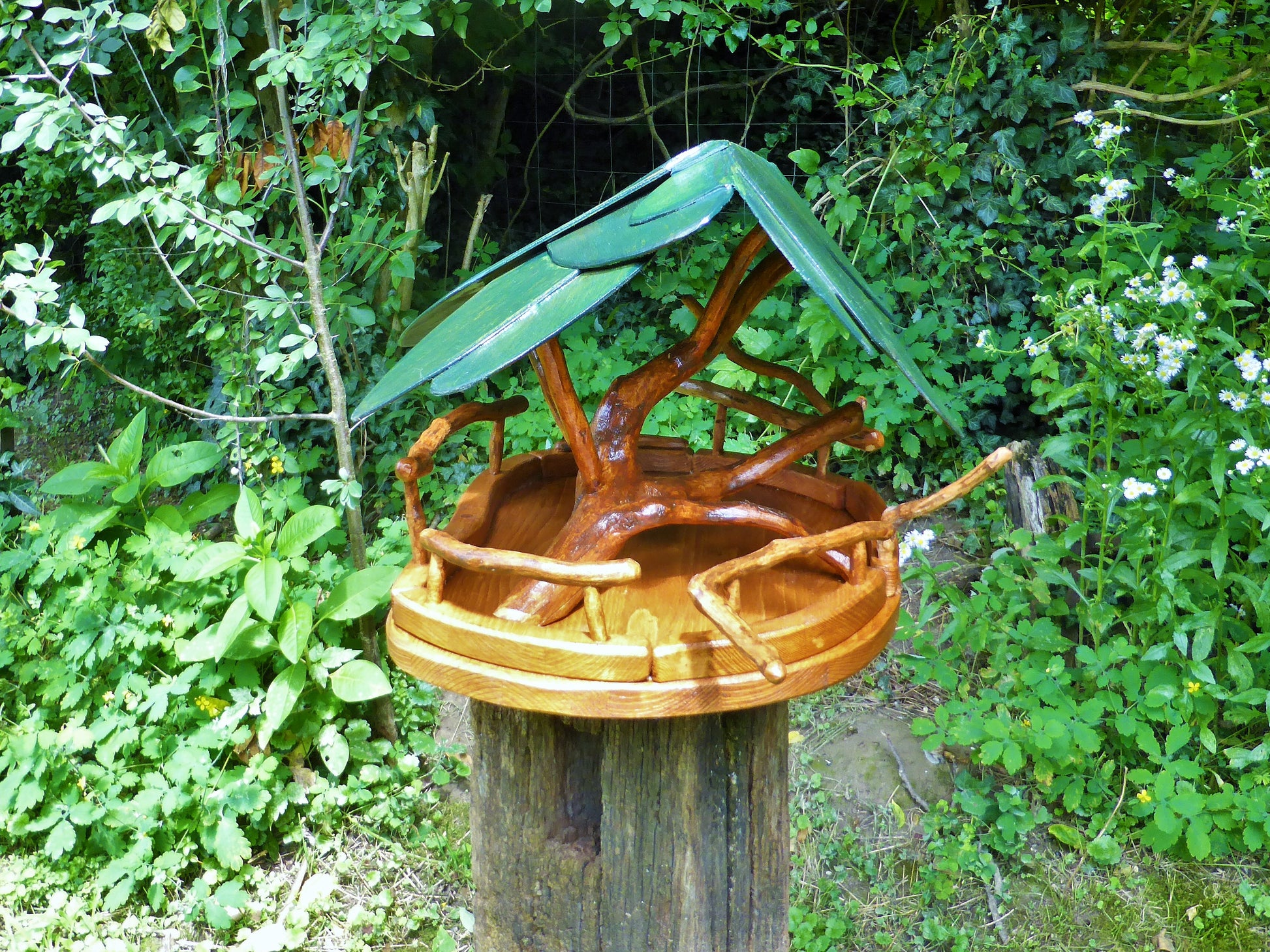 Vogelfutterhaus mit grünem Dach Handarbeit - BalkanwoodDesign Handmade