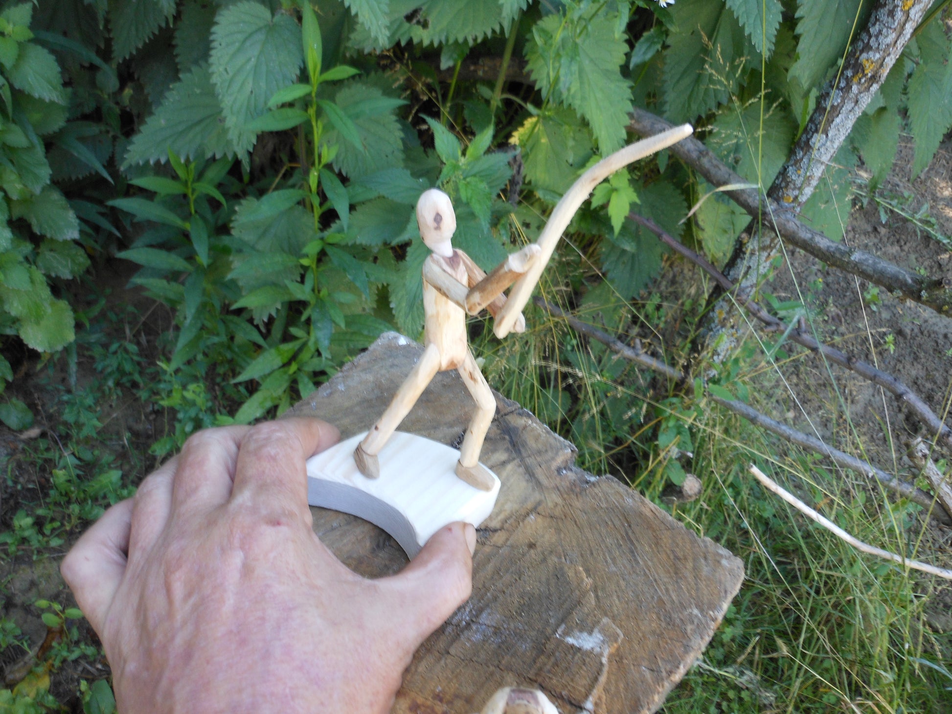 Holzfigur -Angler Skulptur Angelsport Geschenk Hobbyangler Handarbeit  stehend oder sitzend - BalkanwoodDesign Handmade