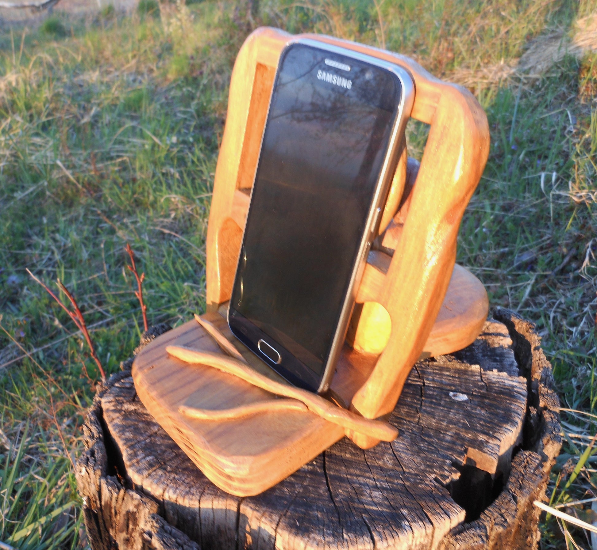 Smartphone – Halterung  Kunst am Smartphone  Smartphone holder  Art on the smartphone - BalkanwoodDesign Handmade