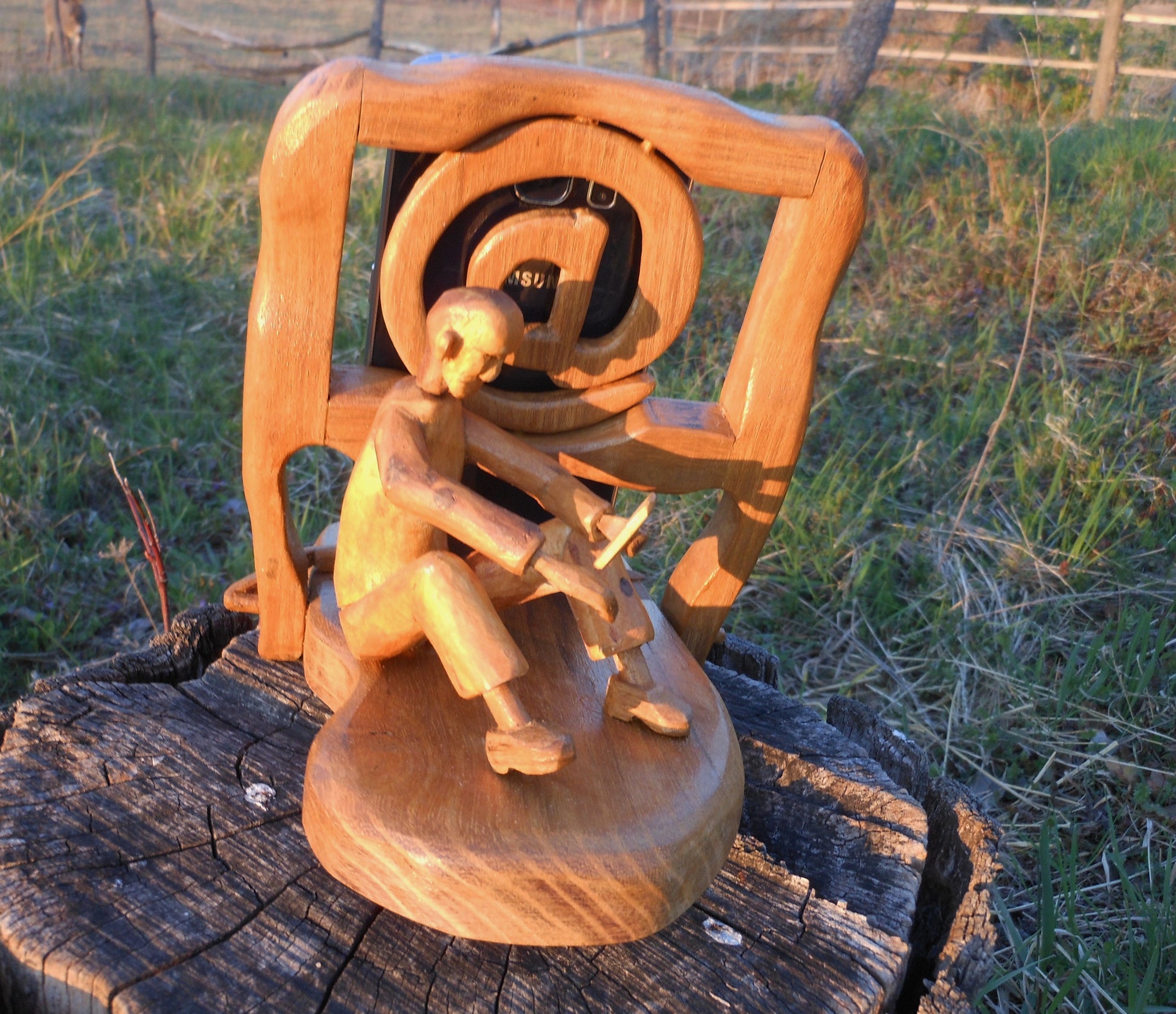 Smartphone – Halterung  Kunst am Smartphone  Smartphone holder  Art on the smartphone - BalkanwoodDesign Handmade