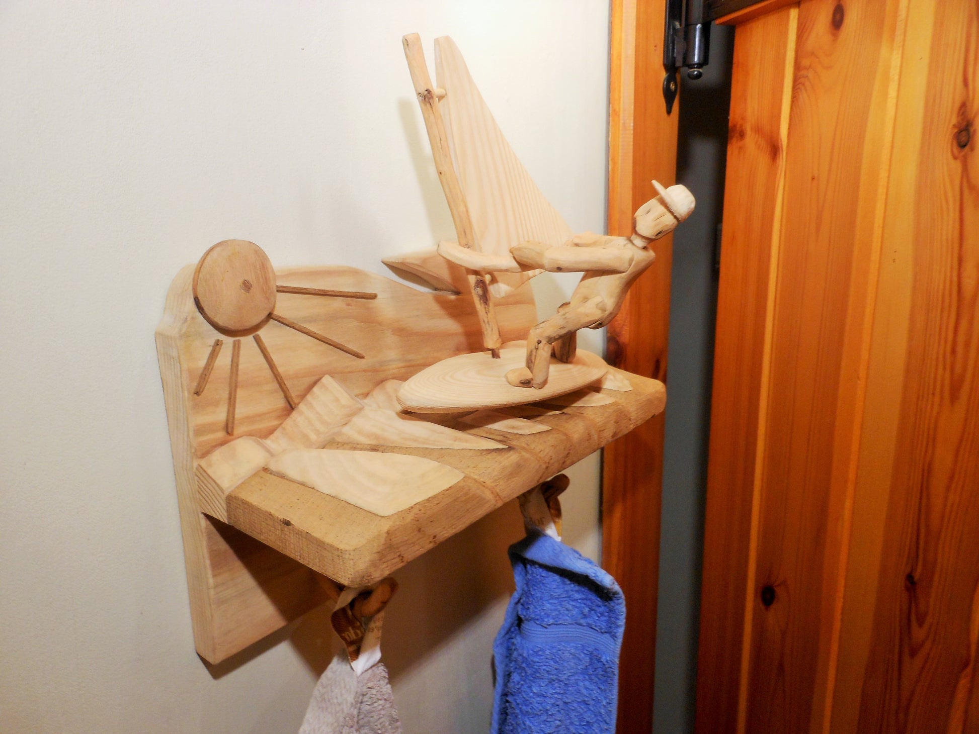 Windsurfer – Skulptur mit Handtuchhalter  Windsurfer - Sculpture with towel rail - BalkanwoodDesign Handmade