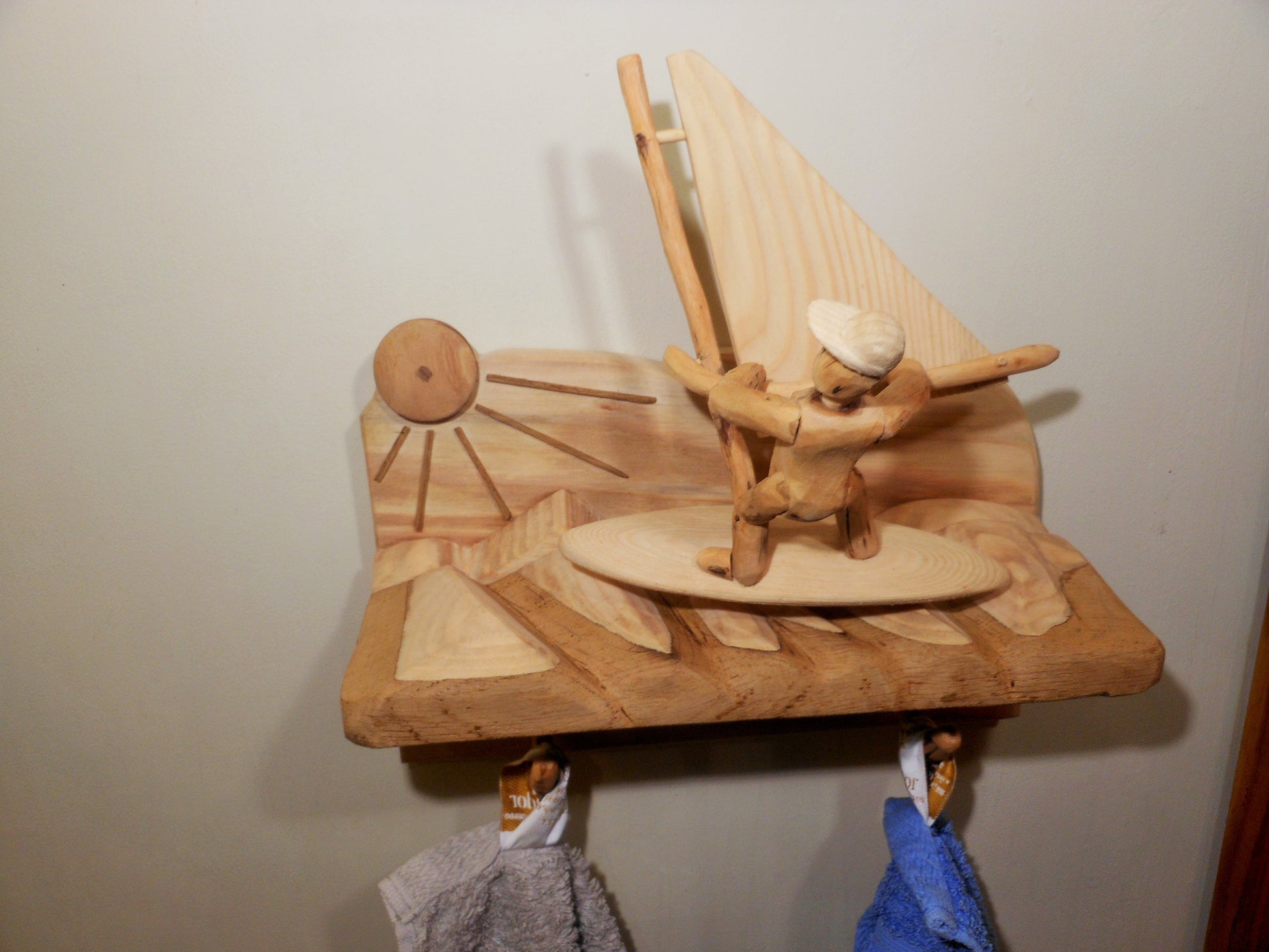 Windsurfer – Skulptur mit Handtuchhalter  Windsurfer - Sculpture with towel rail - BalkanwoodDesign Handmade