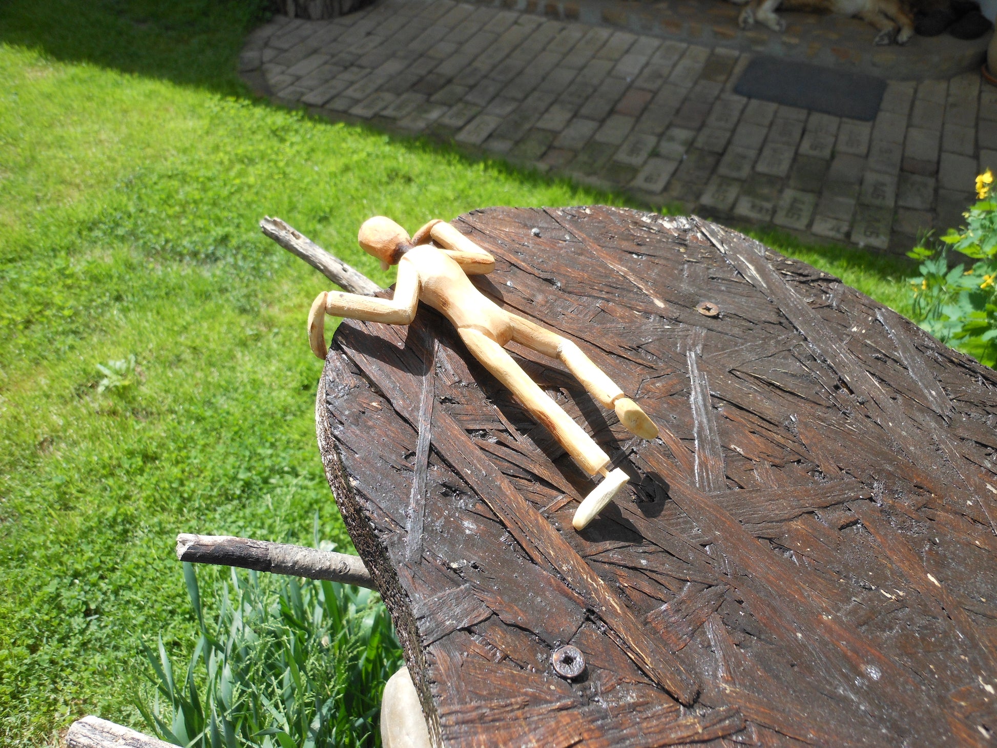 Hängende Holzfigur für Laptop Blumentopf Mauergucker - BalkanwoodDesign Handmade