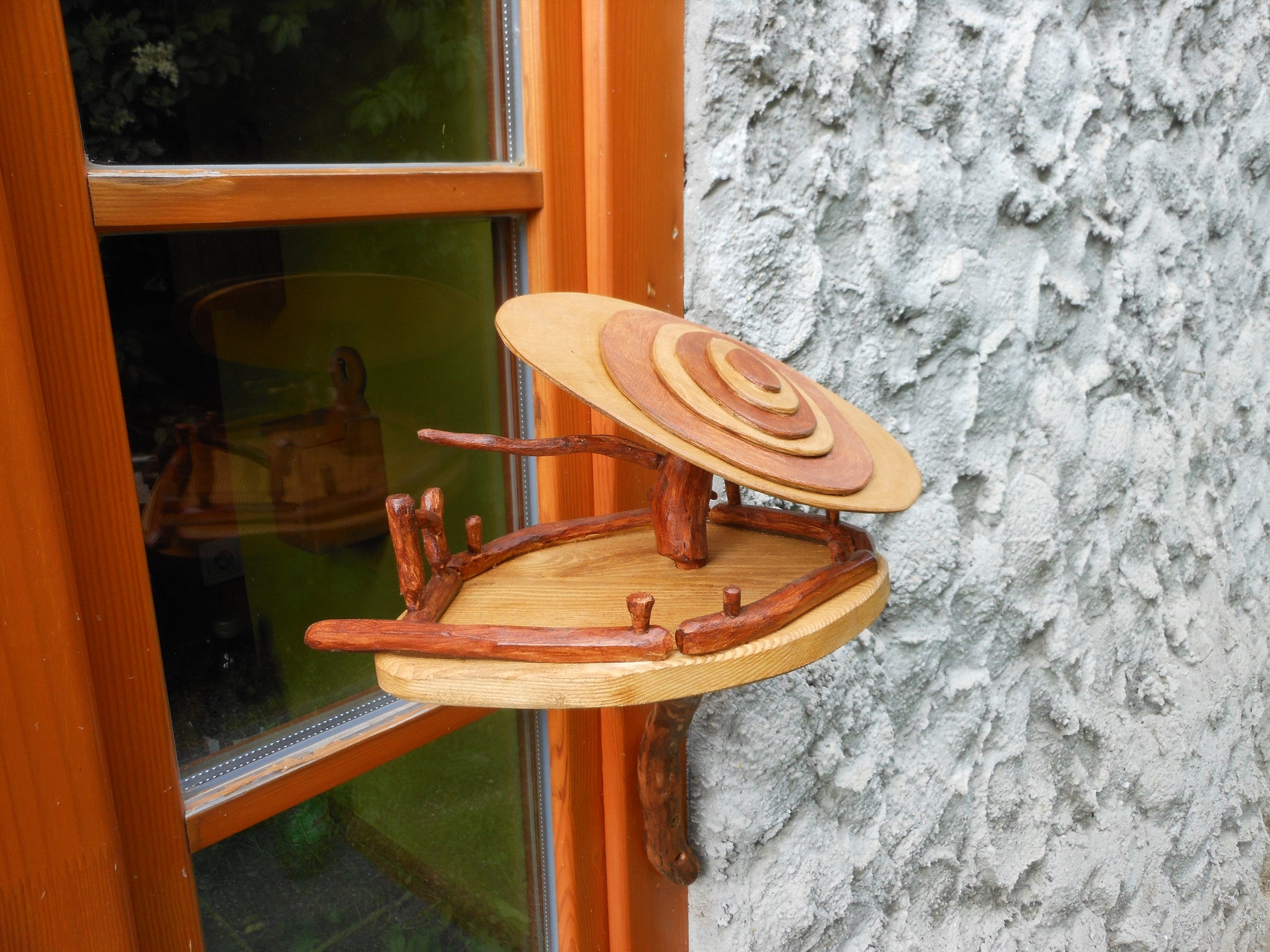 Vogelfutterhaus handgearbeitet  für Fenster-, Wand- oder Balkon-Montage Vogelhaus Vogelhäuschen - BalkanwoodDesign Handmade