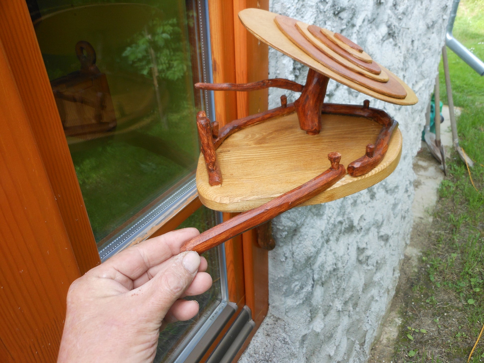 Vogelfutterhaus handgearbeitet  für Fenster-, Wand- oder Balkon-Montage Vogelhaus Vogelhäuschen - BalkanwoodDesign Handmade