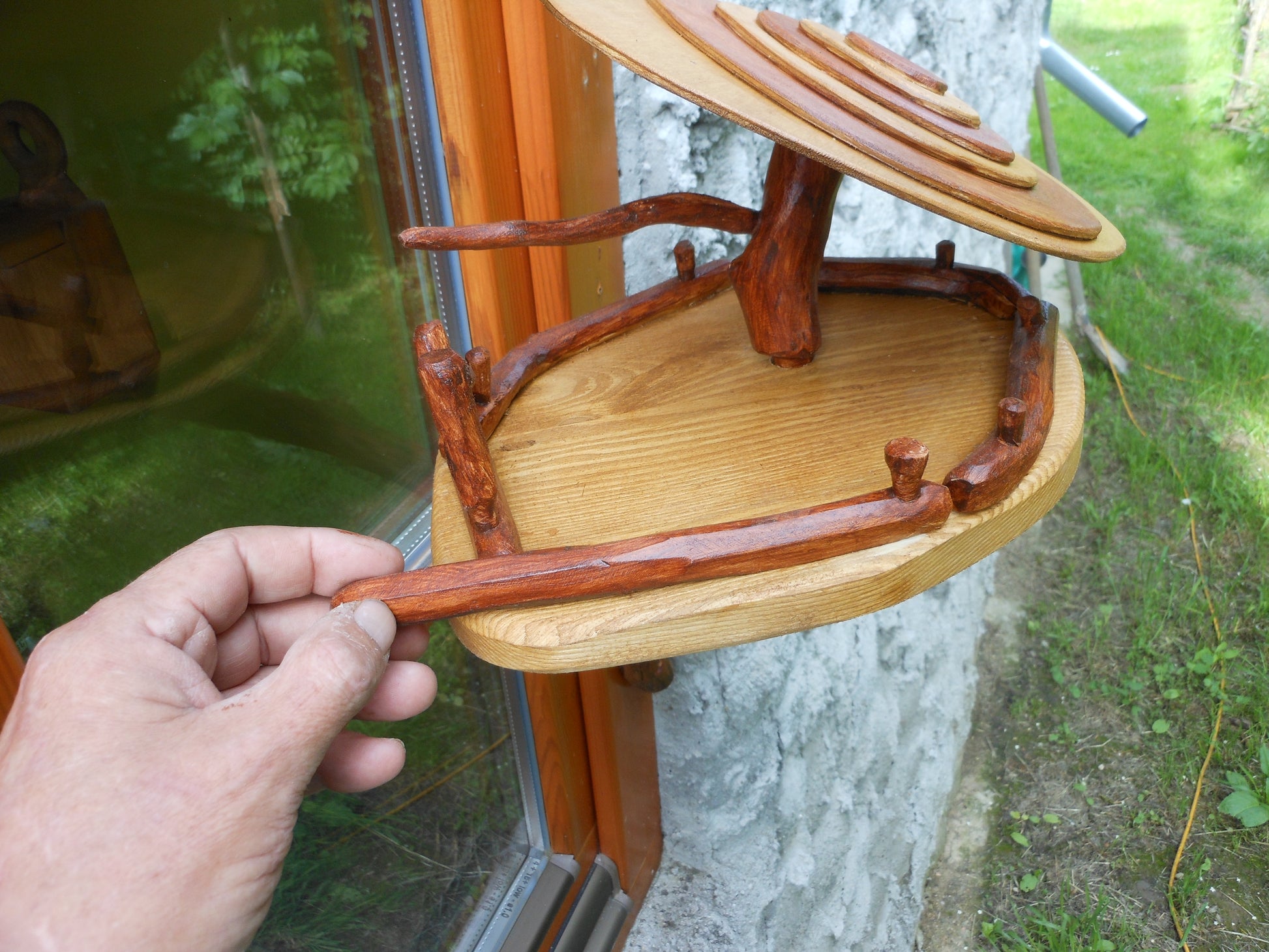 Vogelfutterhaus handgearbeitet  für Fenster-, Wand- oder Balkon-Montage Vogelhaus Vogelhäuschen - BalkanwoodDesign Handmade