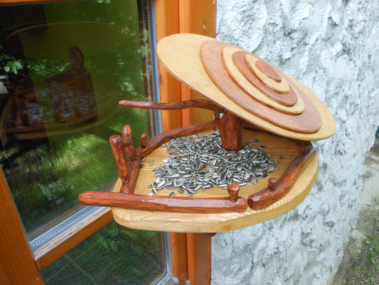 Vogelfutterhaus handgearbeitet  für Fenster-, Wand- oder Balkon-Montage Vogelhaus Vogelhäuschen - BalkanwoodDesign Handmade