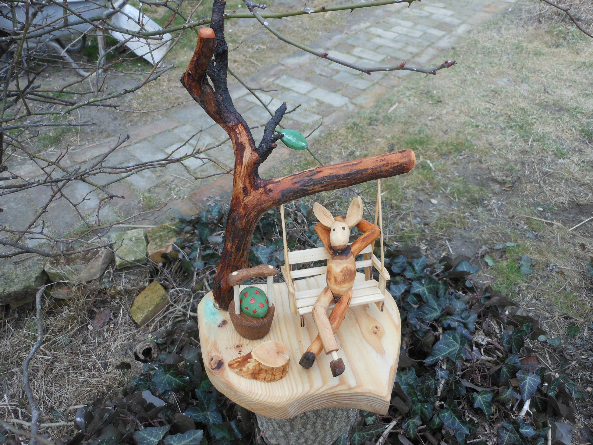 Osterhase auf Hollywood-Schaukel Ostern Easterbunny Osterdeko Tischdeko Handarbeit upcycling - BalkanwoodDesign Handmade