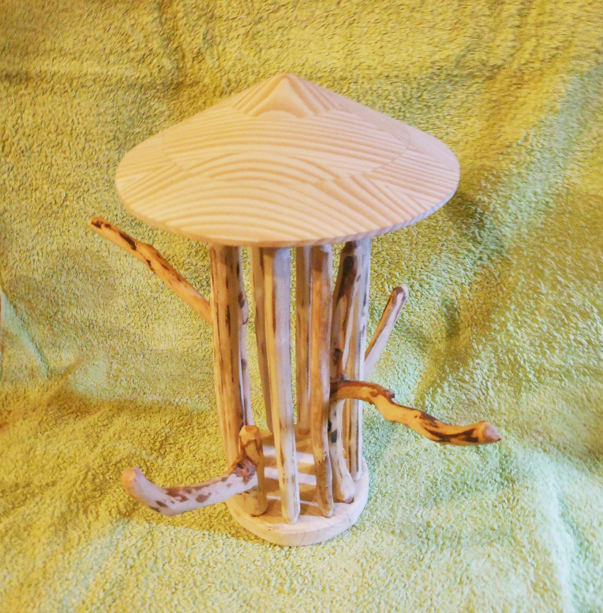 Meisenknödelhalter für Knödel ohne Netz mit Kegeldach  Suet ball holder for dumplings without a net with a cone roof - BalkanwoodDesign Handmade
