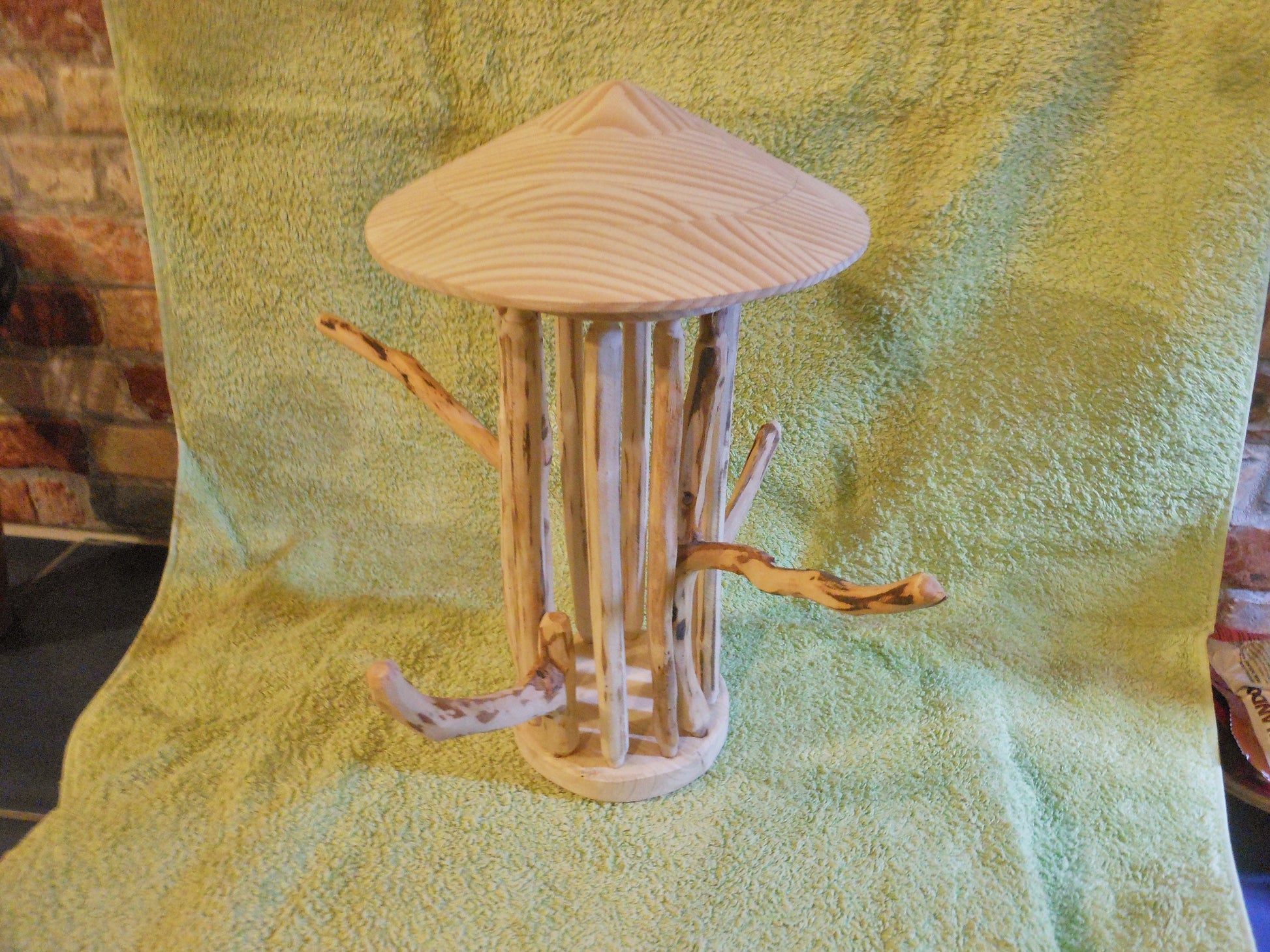 Meisenknödelhalter für Knödel ohne Netz mit Kegeldach  Suet ball holder for dumplings without a net with a cone roof - BalkanwoodDesign Handmade