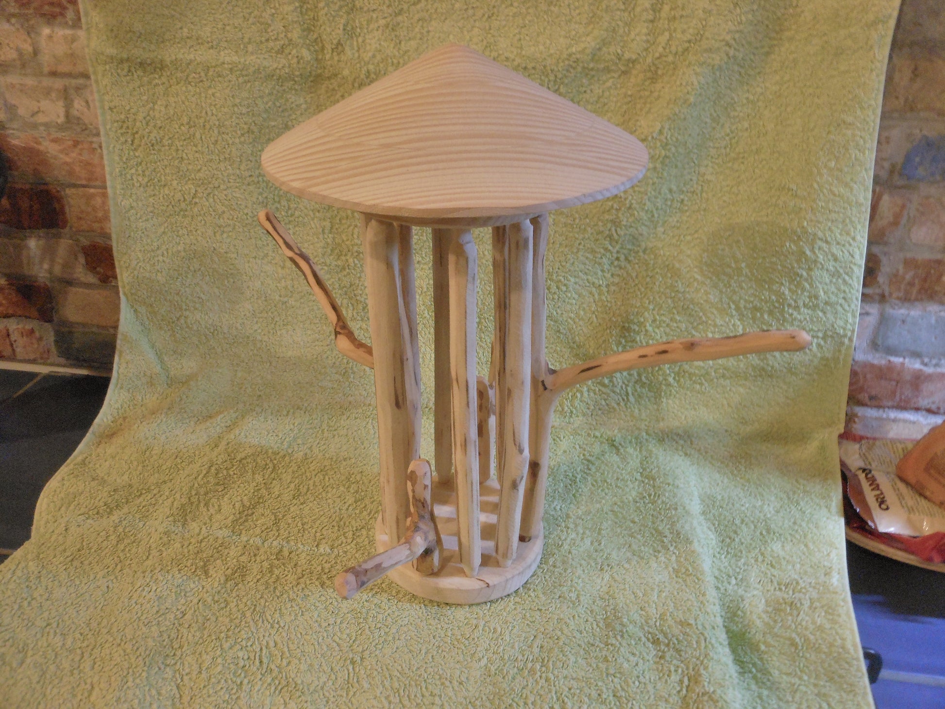 Meisenknödelhalter für Knödel ohne Netz mit Kegeldach  Suet ball holder for dumplings without a net with a cone roof - BalkanwoodDesign Handmade