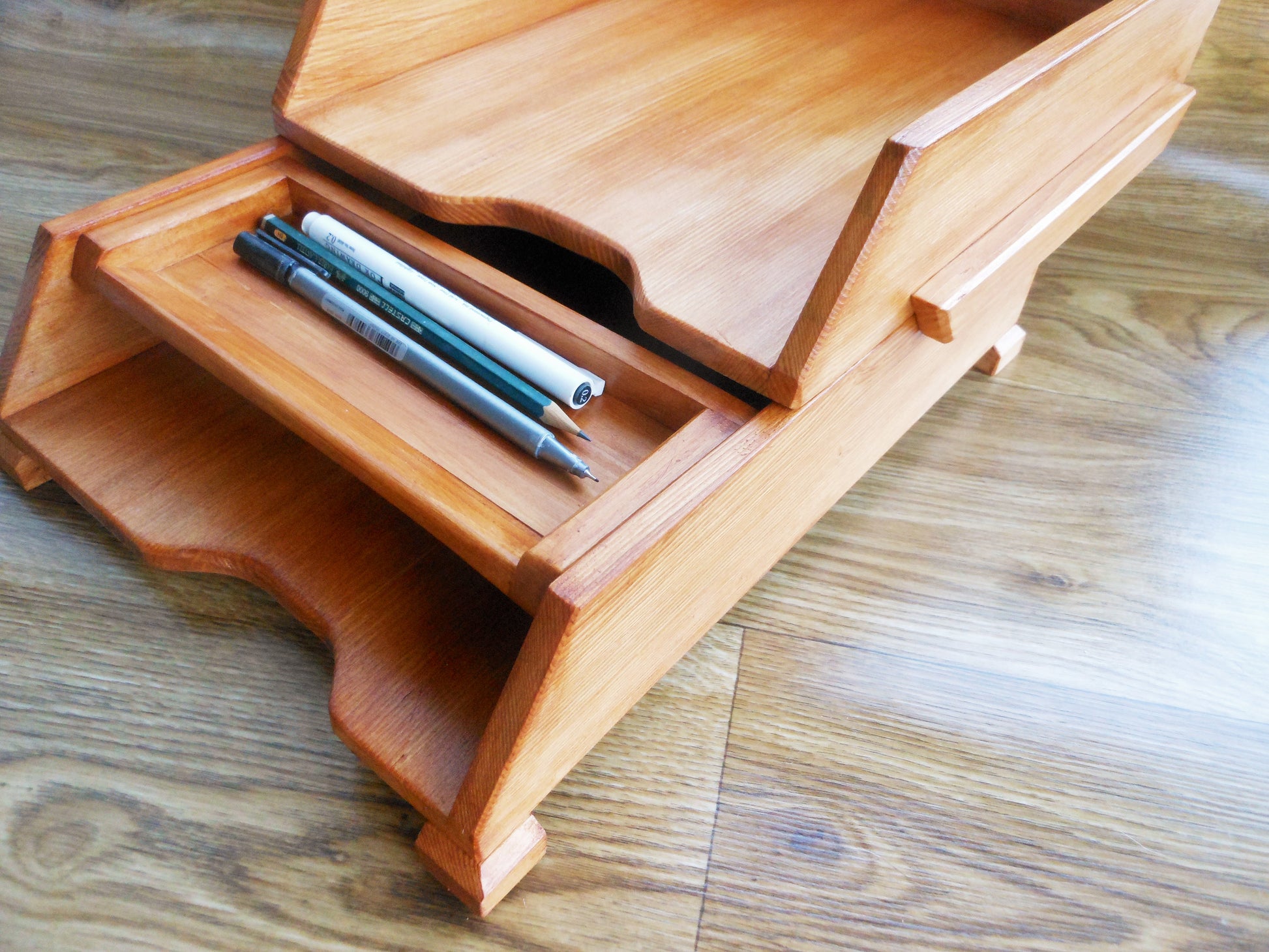 Schreibtischablagen mit Siftablage für A4-Format aus altem Nadelholz  Desk shelves with pen tray for A4 format from old coniferous wood - BalkanwoodDesign Handmade