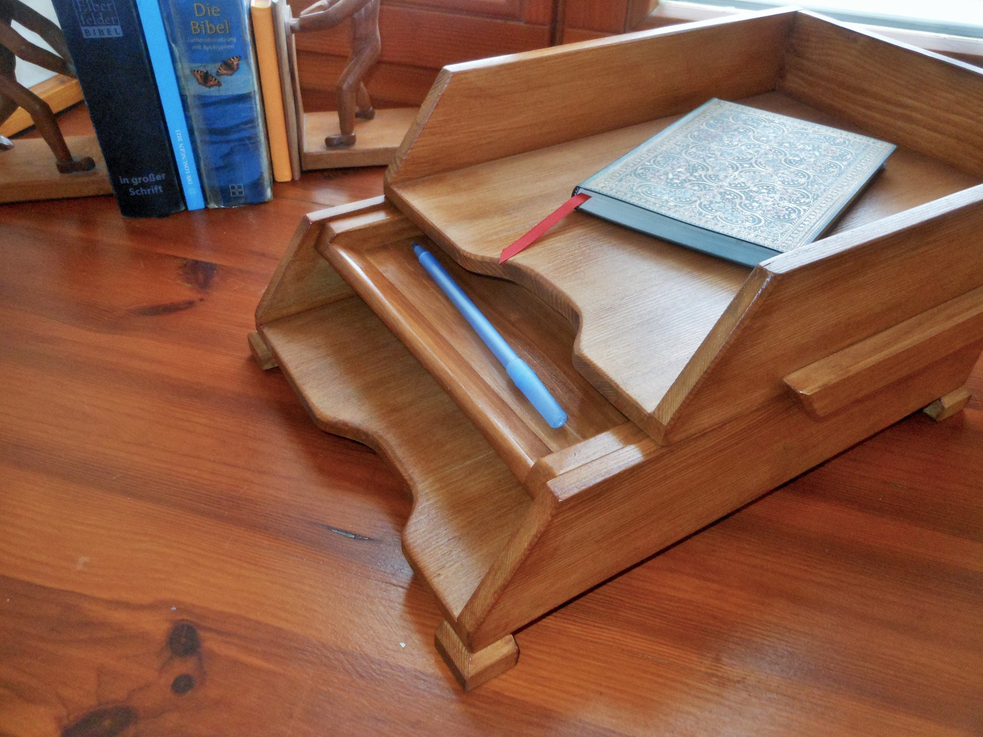 Schreibtischablagen mit Siftablage für A4-Format aus altem Nadelholz  Desk shelves with pen tray for A4 format from old coniferous wood - BalkanwoodDesign Handmade
