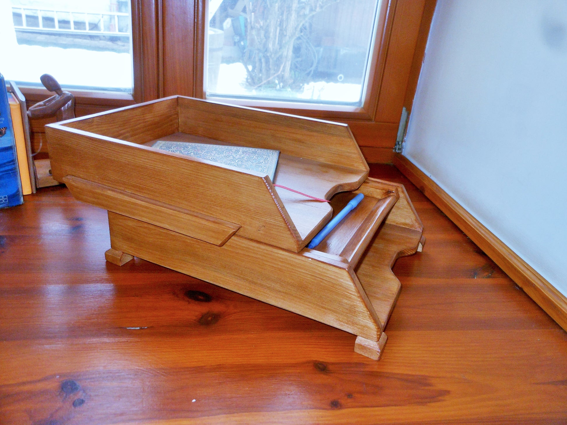Schreibtischablagen mit Siftablage für A4-Format aus altem Nadelholz  Desk shelves with pen tray for A4 format from old coniferous wood - BalkanwoodDesign Handmade