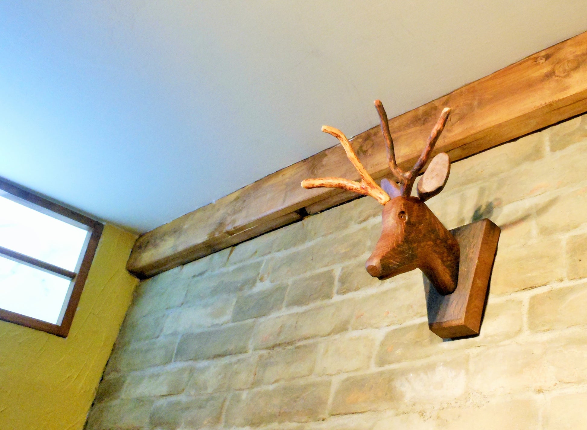 Kleiderhaken Schmuckaufhänger Vegane Jagdtophäe Hirsch Holzskulptur Handarbeit Upcycling - BalkanwoodDesign Handmade
