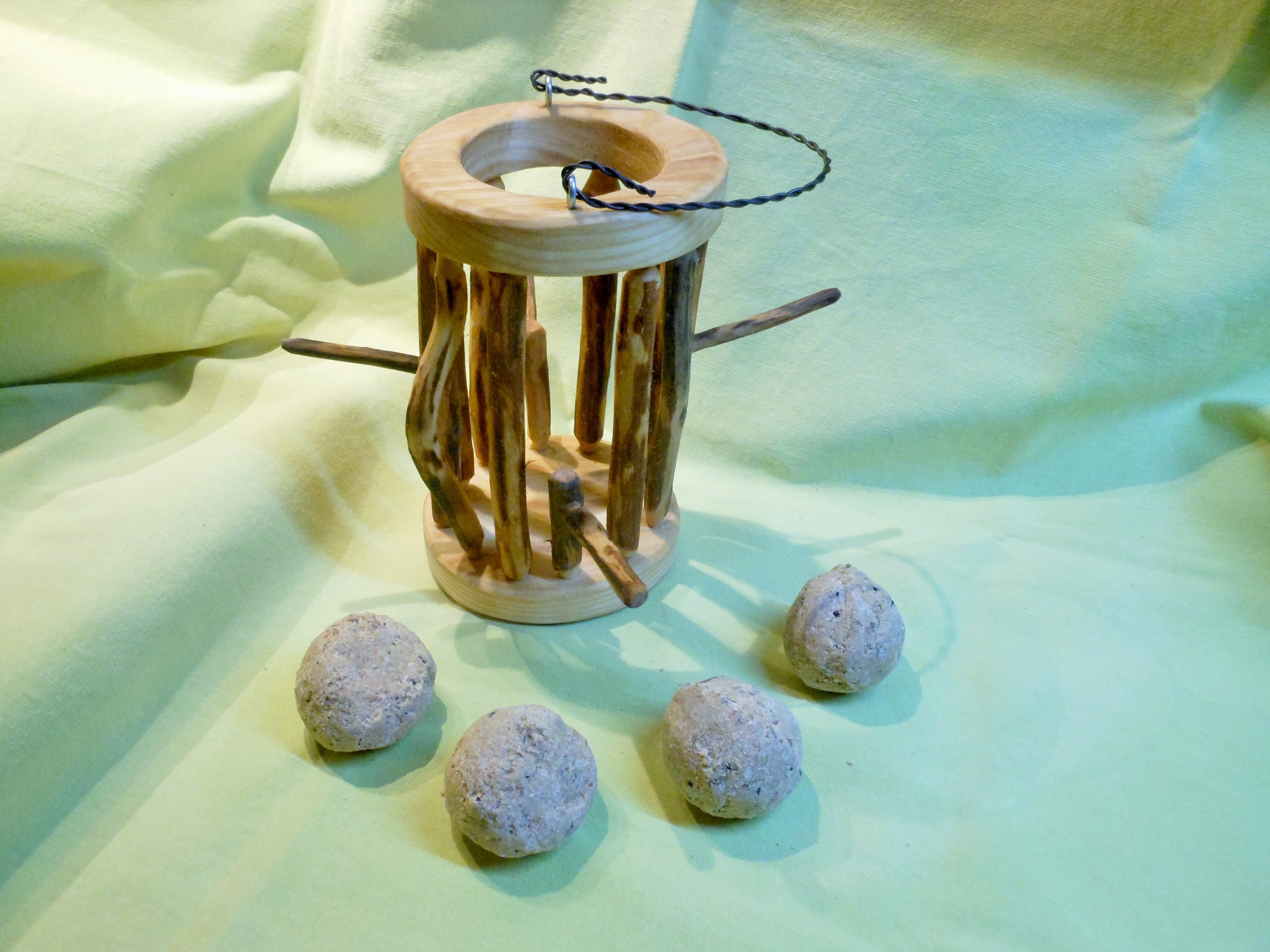 Meisenknödelhalter für Knödel ohne Netz Vogelkäfig Vogelfutter - BalkanwoodDesign Handmade