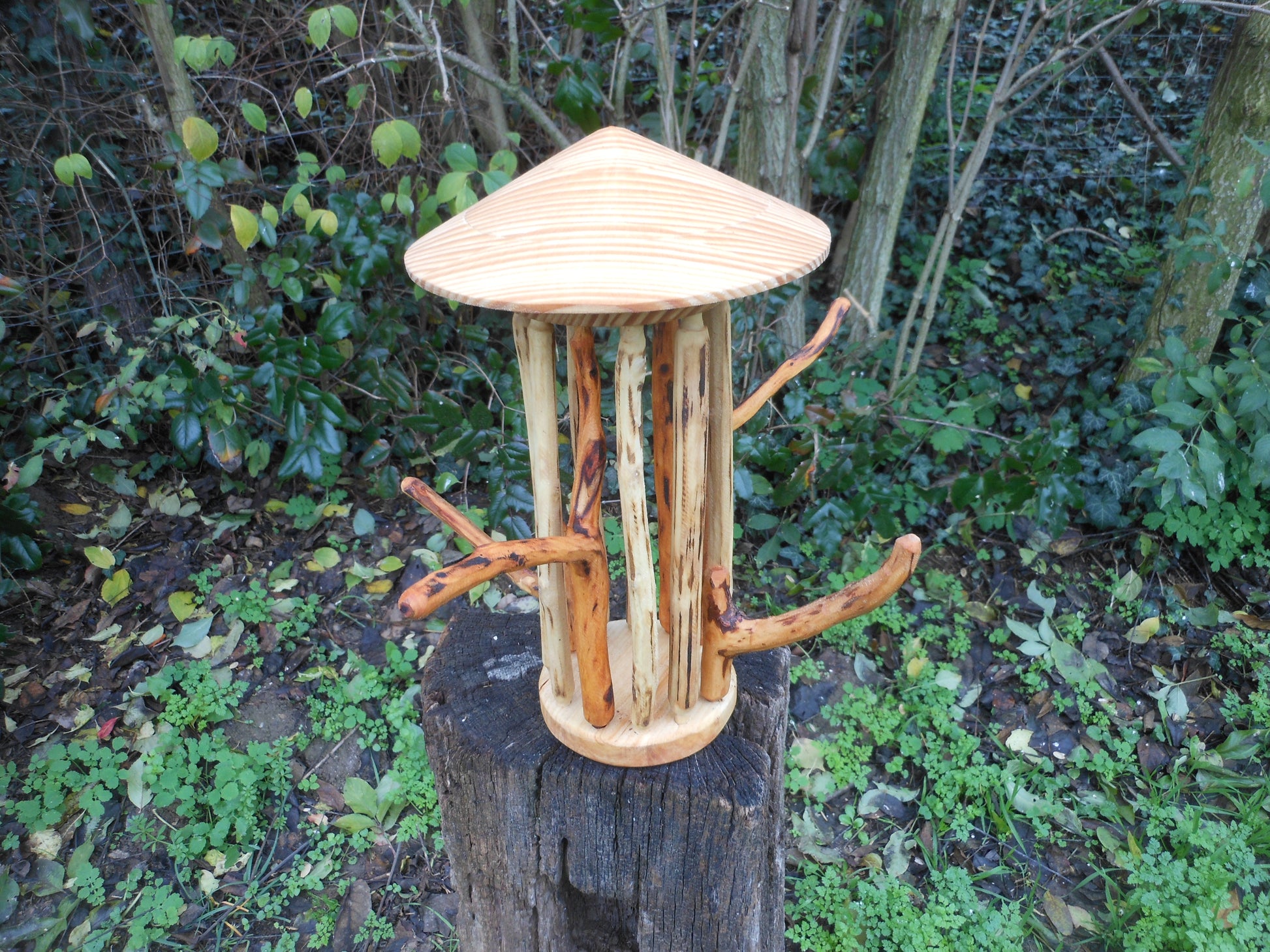 Meisenknödelhalter für Knödel ohne Netz mit Kegeldach  Suet ball holder for dumplings without a net with a cone roof - BalkanwoodDesign Handmade