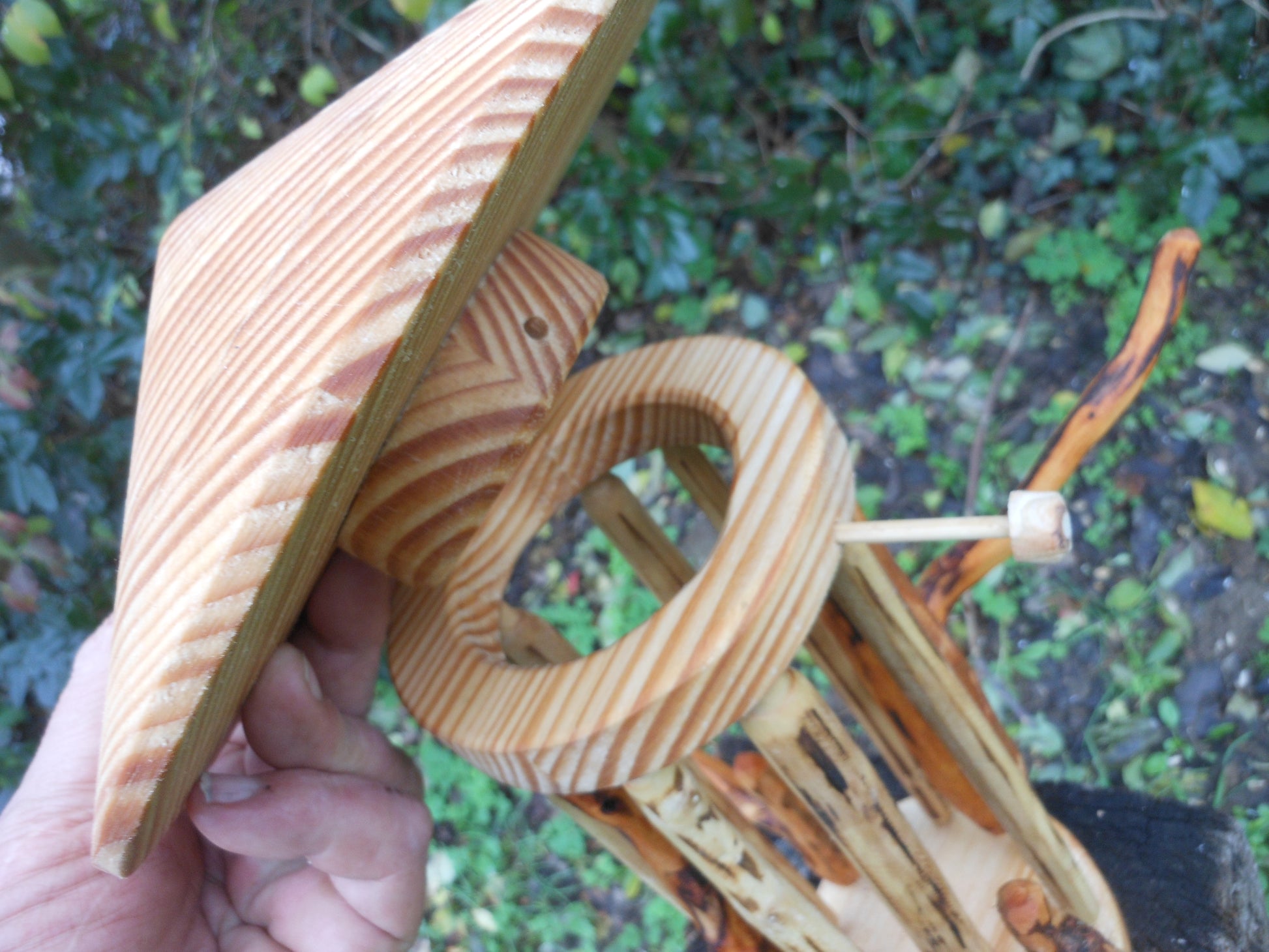 Meisenknödelhalter für Knödel ohne Netz mit Kegeldach  Suet ball holder for dumplings without a net with a cone roof - BalkanwoodDesign Handmade