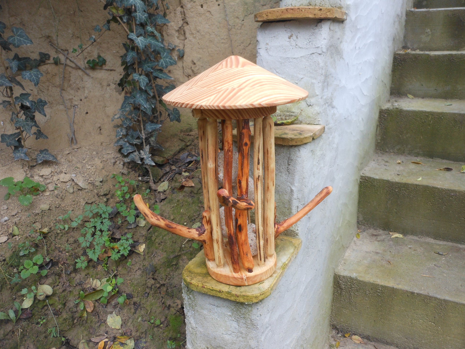 Meisenknödelhalter für Knödel ohne Netz mit Kegeldach  Suet ball holder for dumplings without a net with a cone roof - BalkanwoodDesign Handmade