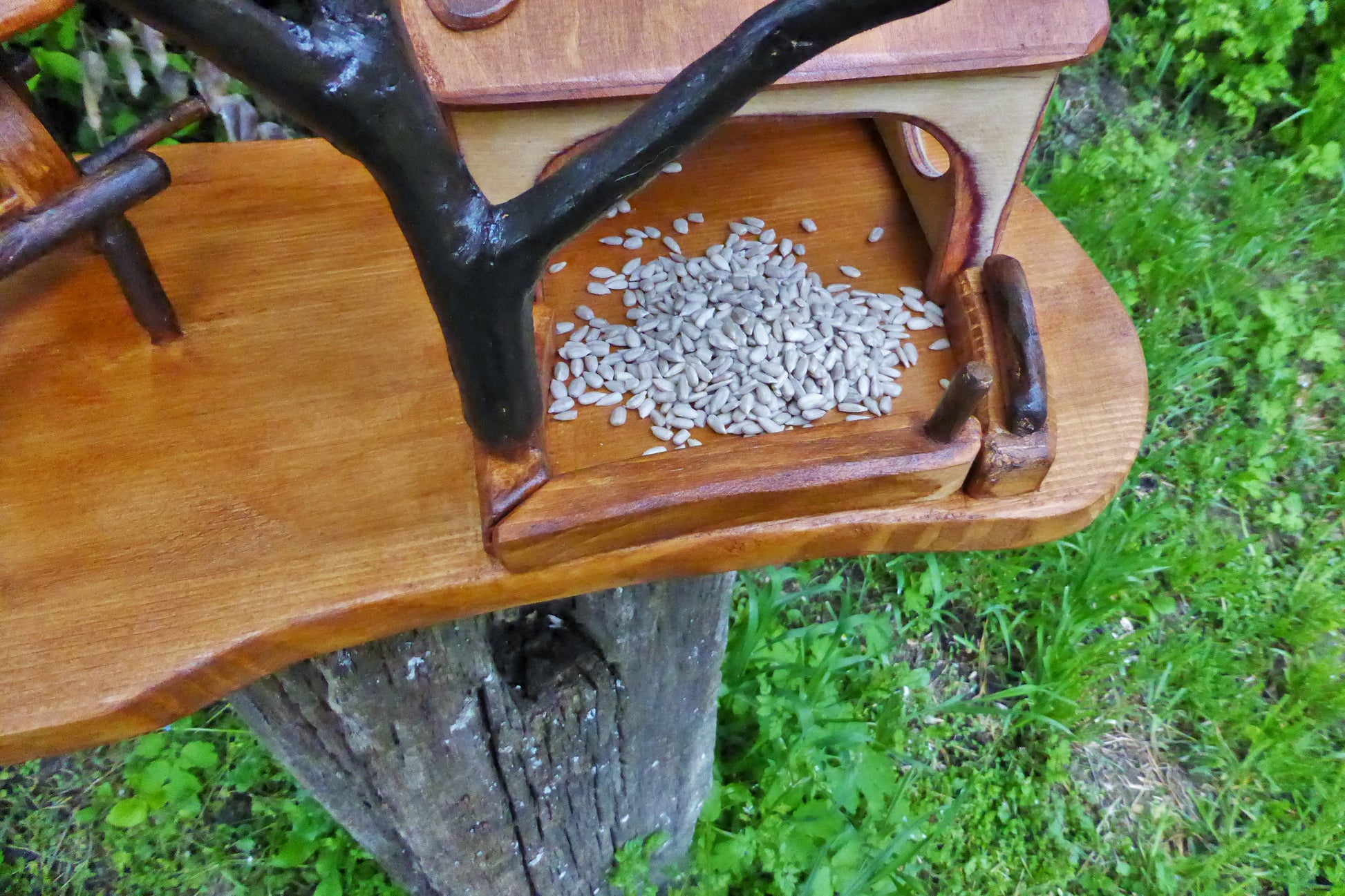Vogelhaus mit Meisenknödelhalter  Bird house with fat ball holder - BalkanwoodDesign Handmade