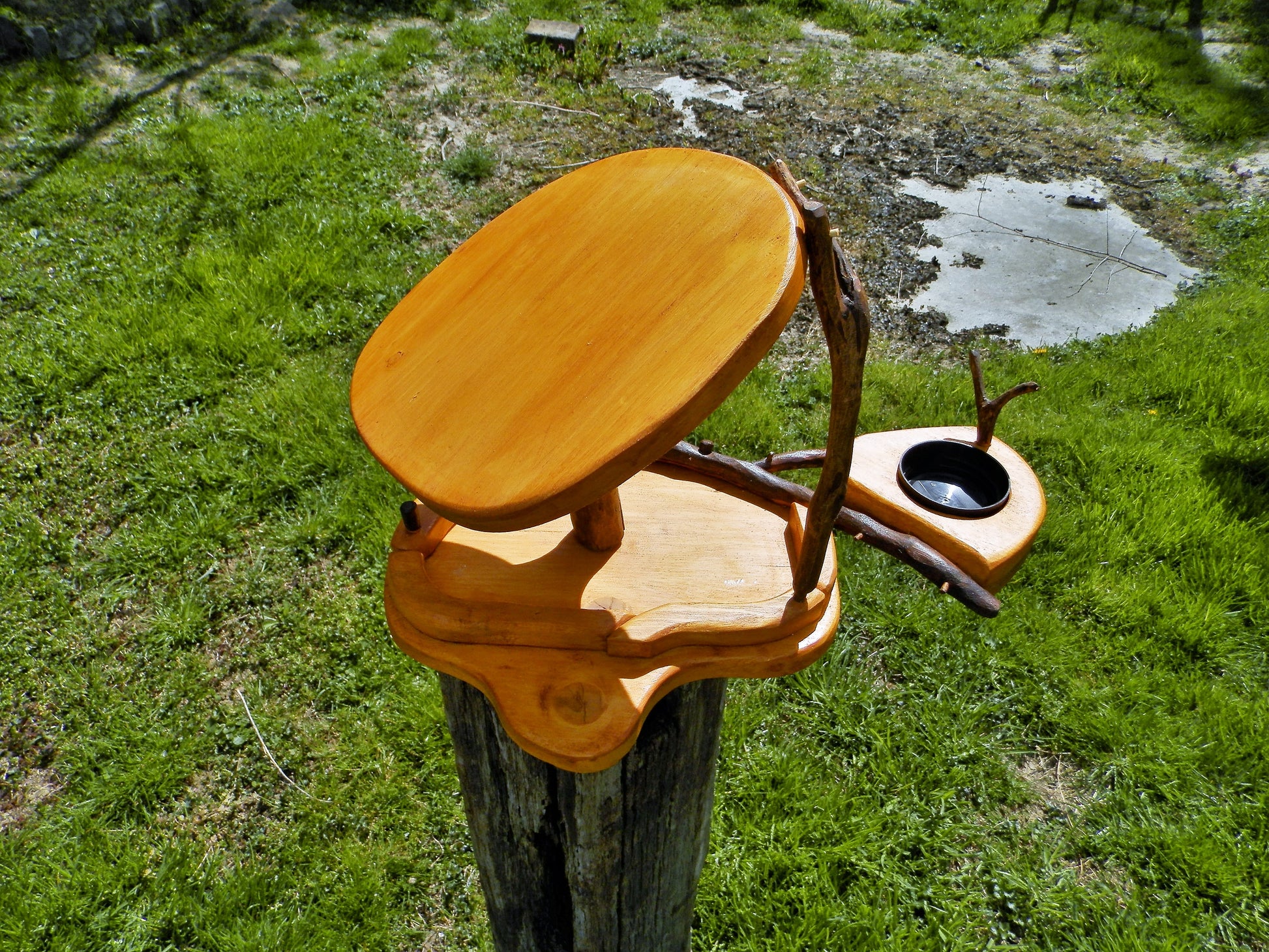 Vogelfutterhaus mit Tränke  Vogeltränke  Aufwendige Handarbeit  Up-cycling-Tränke und uraltes Holz - BalkanwoodDesign Handmade