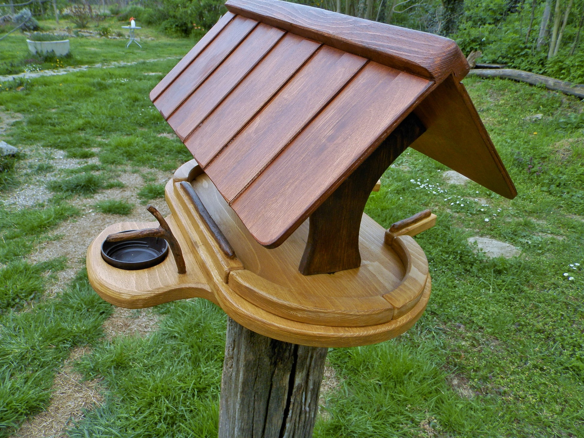 Vogelfutterhaus groß mit Upcycling Tränke reine Handarbeit Gartenvögel - BalkanwoodDesign Handmade
